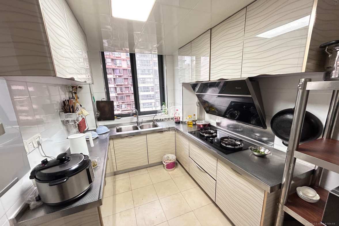 西子花苑 3室2厅2卫 3500.0元/月 西子花苑 3室2厅2卫 3500.0元/月室内图