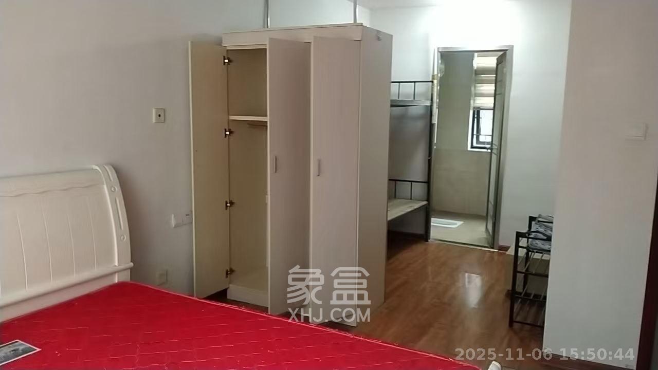 天元涉外景园B区  4室2厅2卫    2800.0元/月室内图