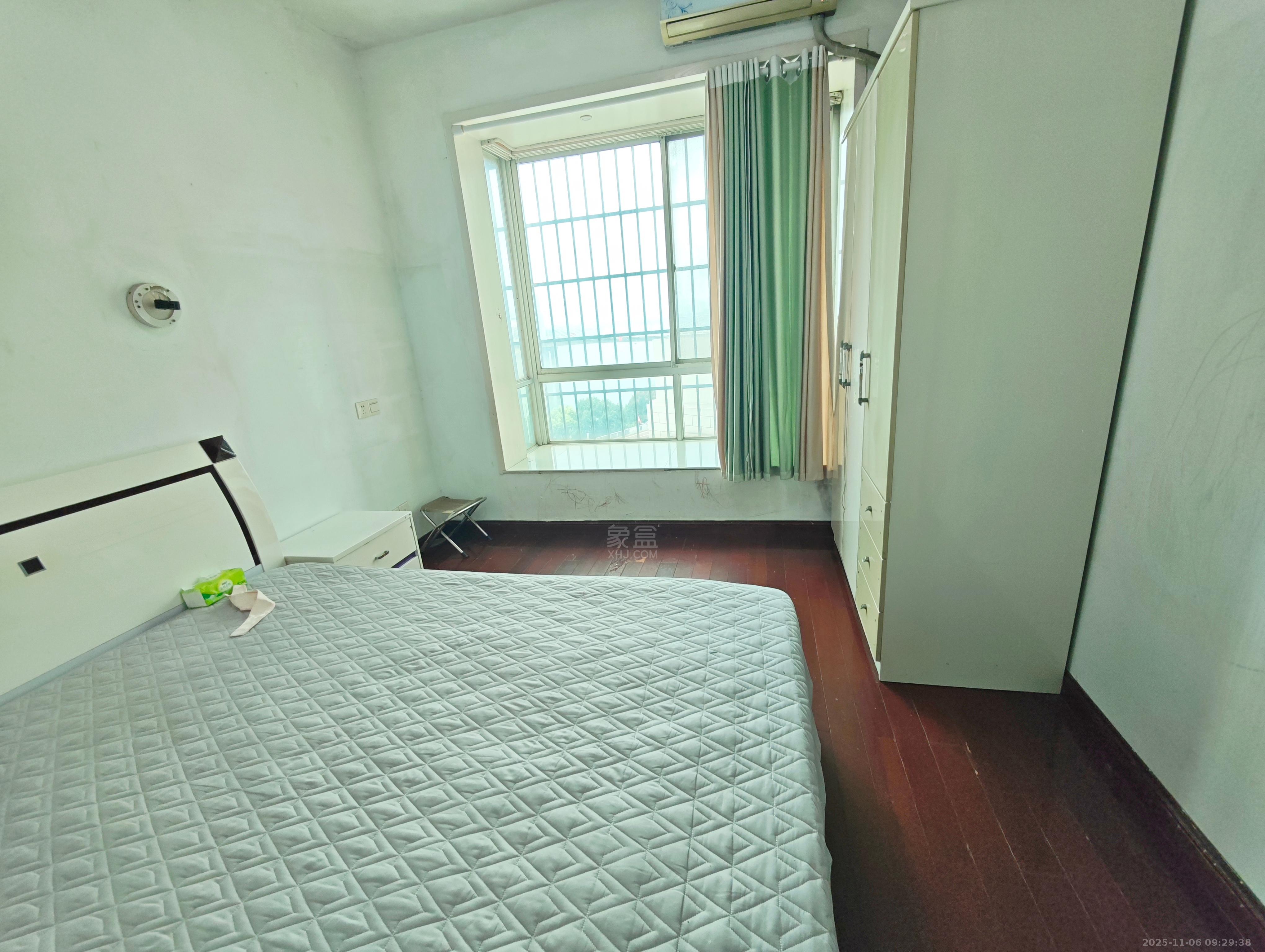 四季花园  3室2厅2卫    1600.0元/月室内图