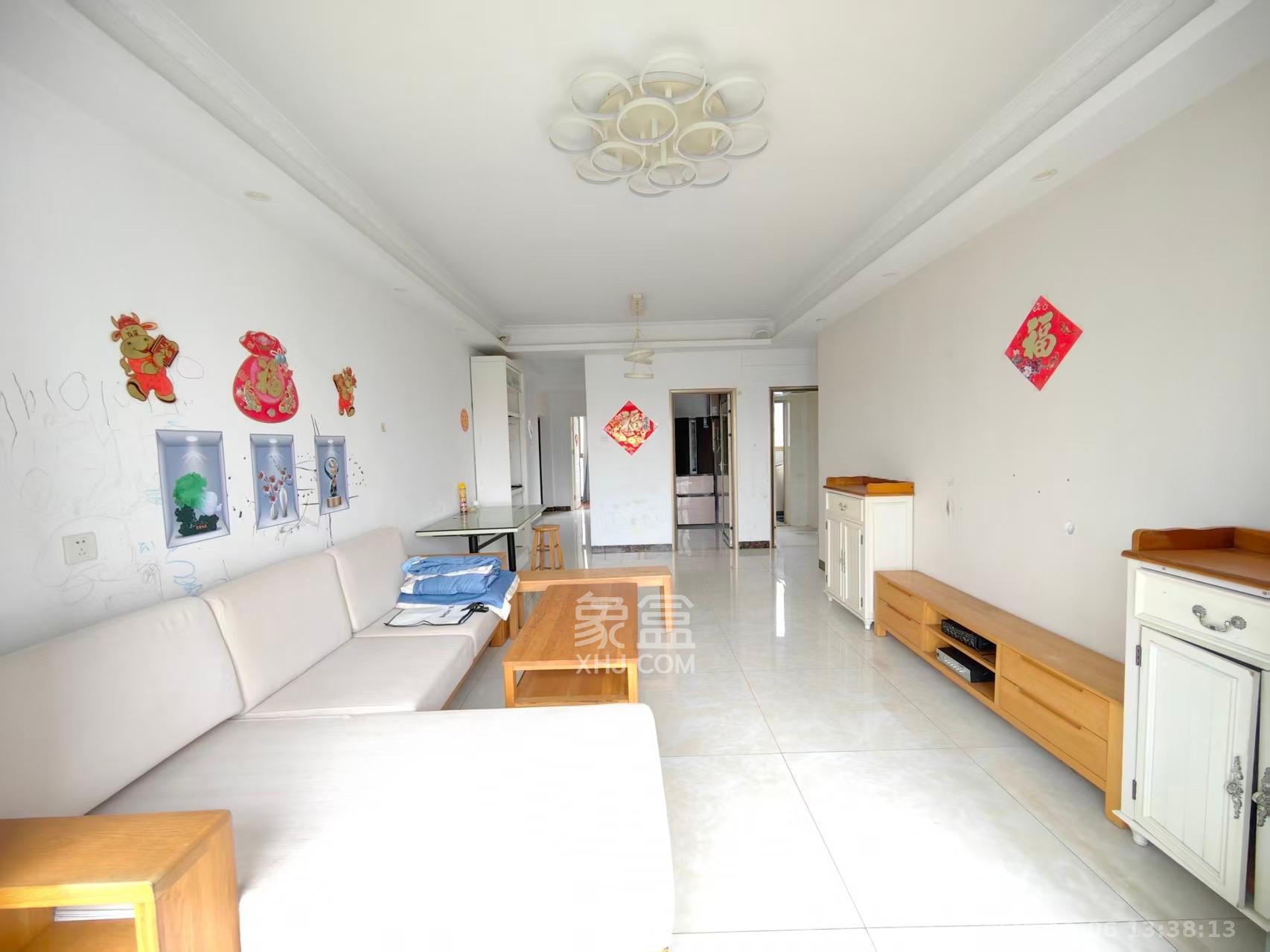 岳泰理想城  3室2厅2卫    2600.0元/月