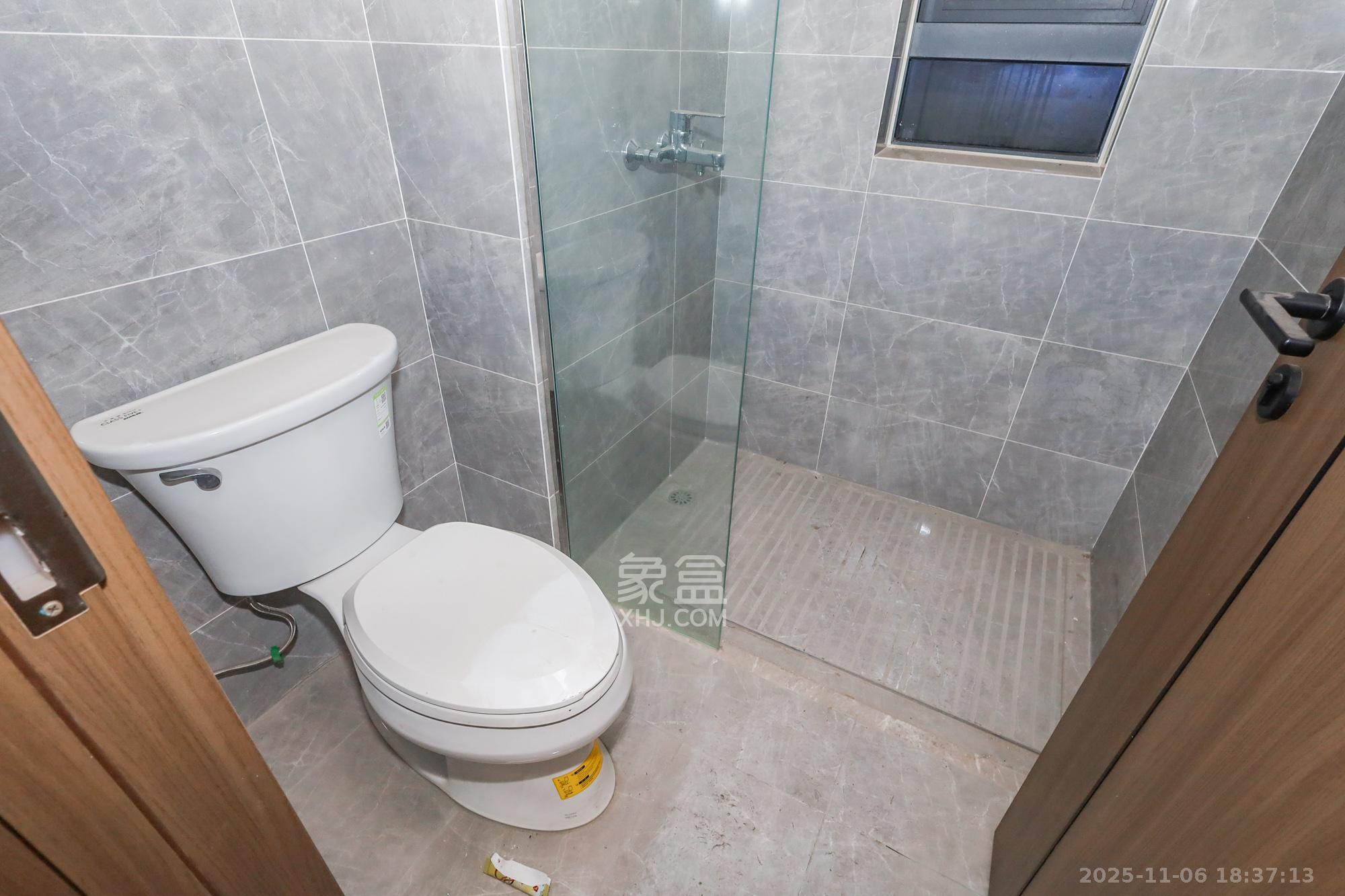 卓越中寰 1室0厅0卫 185.0万 卓越中寰 1室0厅0卫 185.0万卫生间