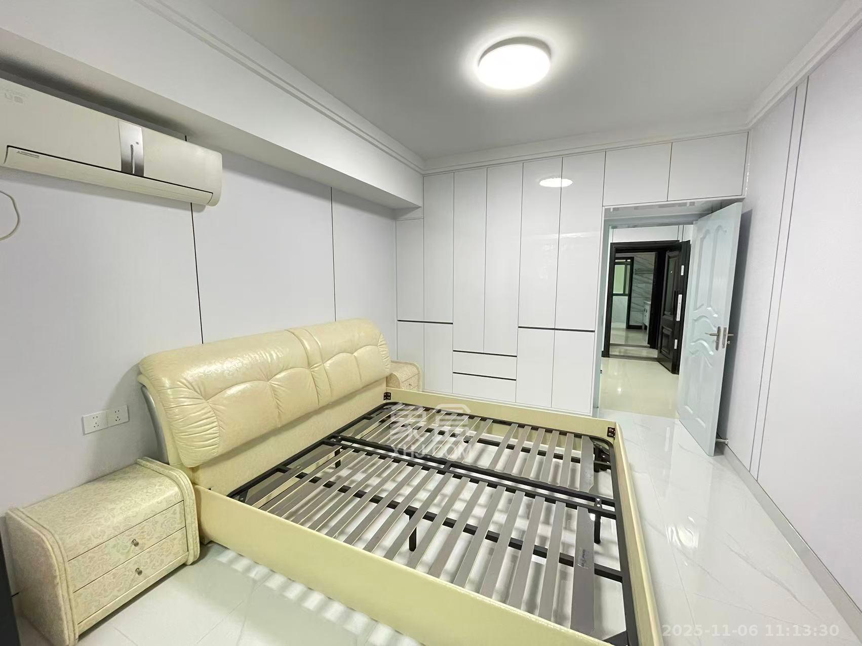 中南汽车世界  1室1厅1卫    1300.0元/月室内图