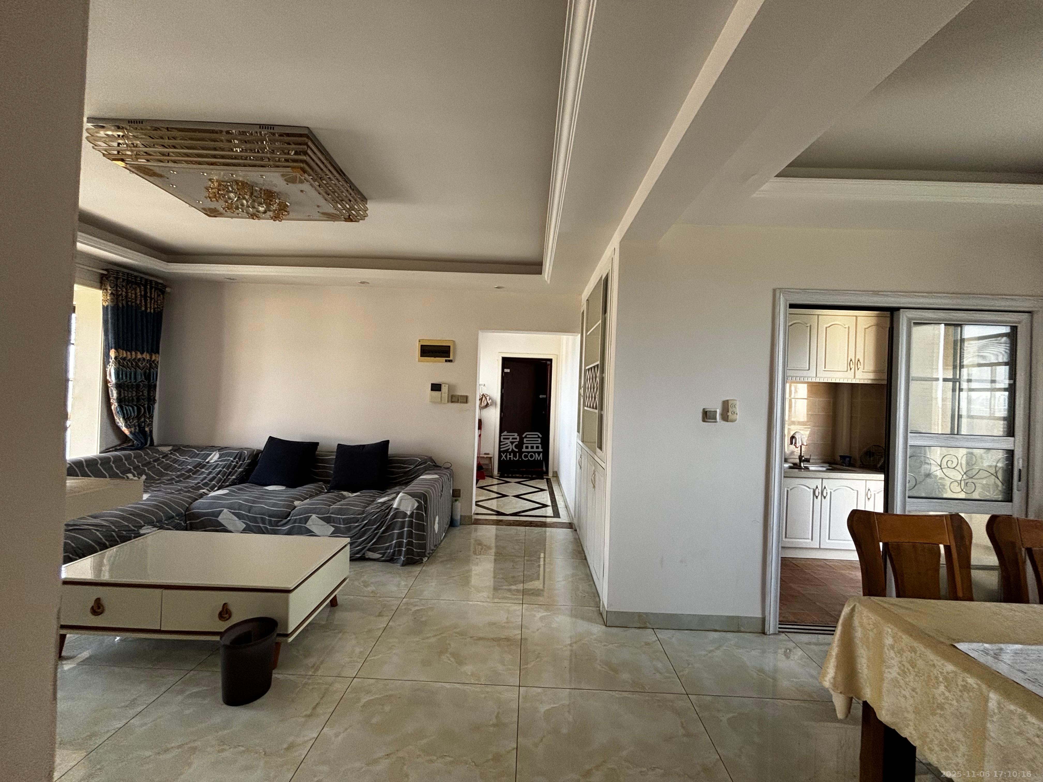 中建芙蓉嘉苑  3室2厅2卫    2700.0元/月室内图