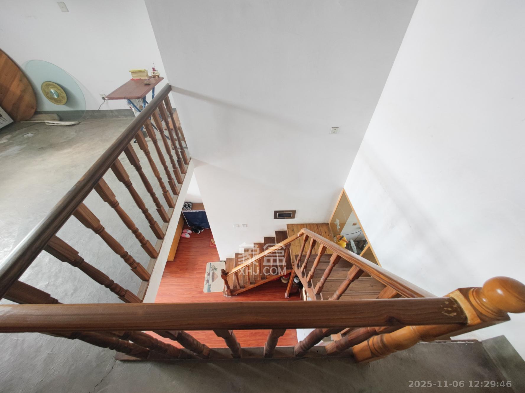 鄱阳小区  5室2厅2卫    70.0万其他