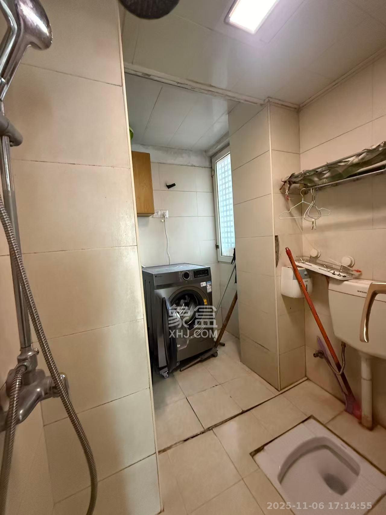 山水华景  3室2厅1卫    2400.0元/月室内图