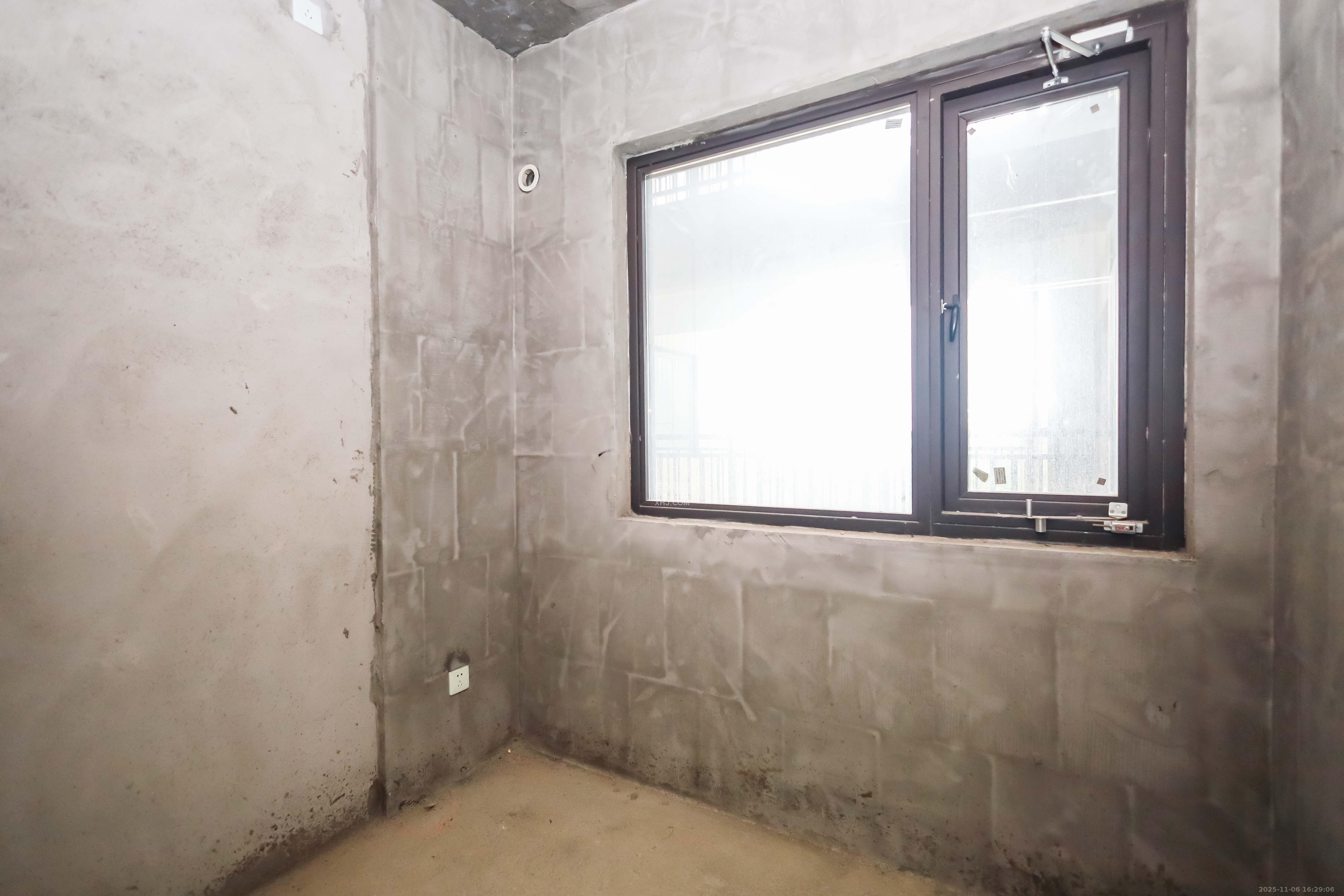 通号岭绣苑 3室2厅1卫 65.0万 通号岭绣苑 3室2厅1卫 65.0万卧室