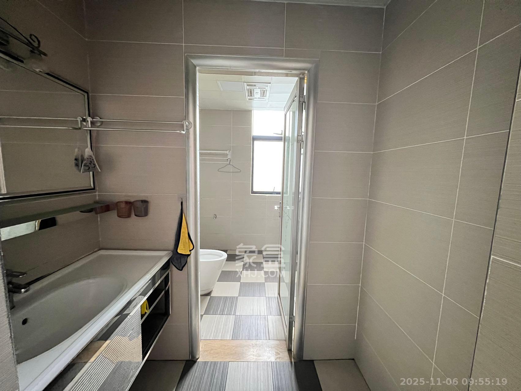 湘江世纪城望江苑  3室2厅2卫    2700.0元/月室内图