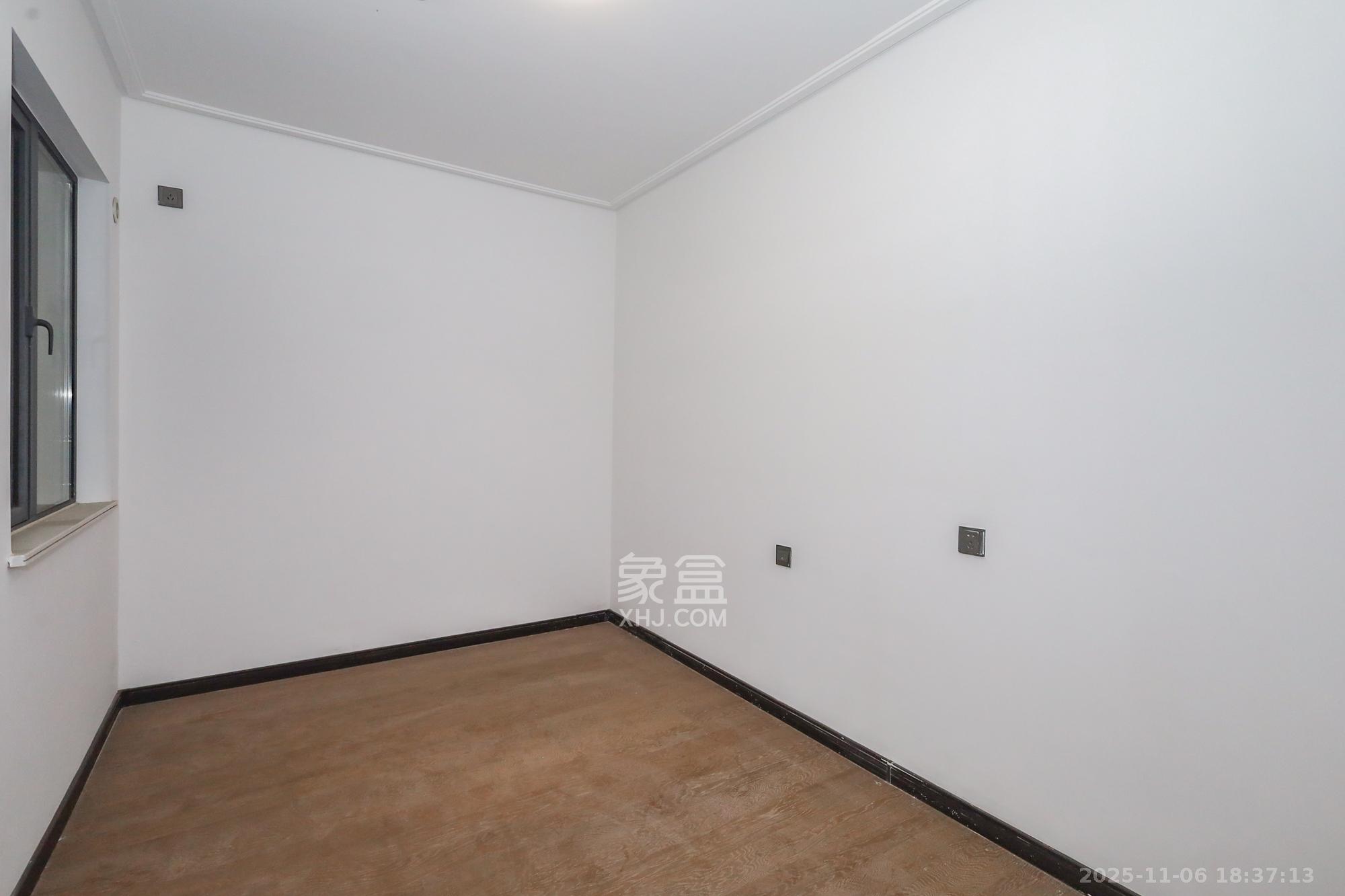 卓越中寰  1室0厅0卫    185.0万卧室