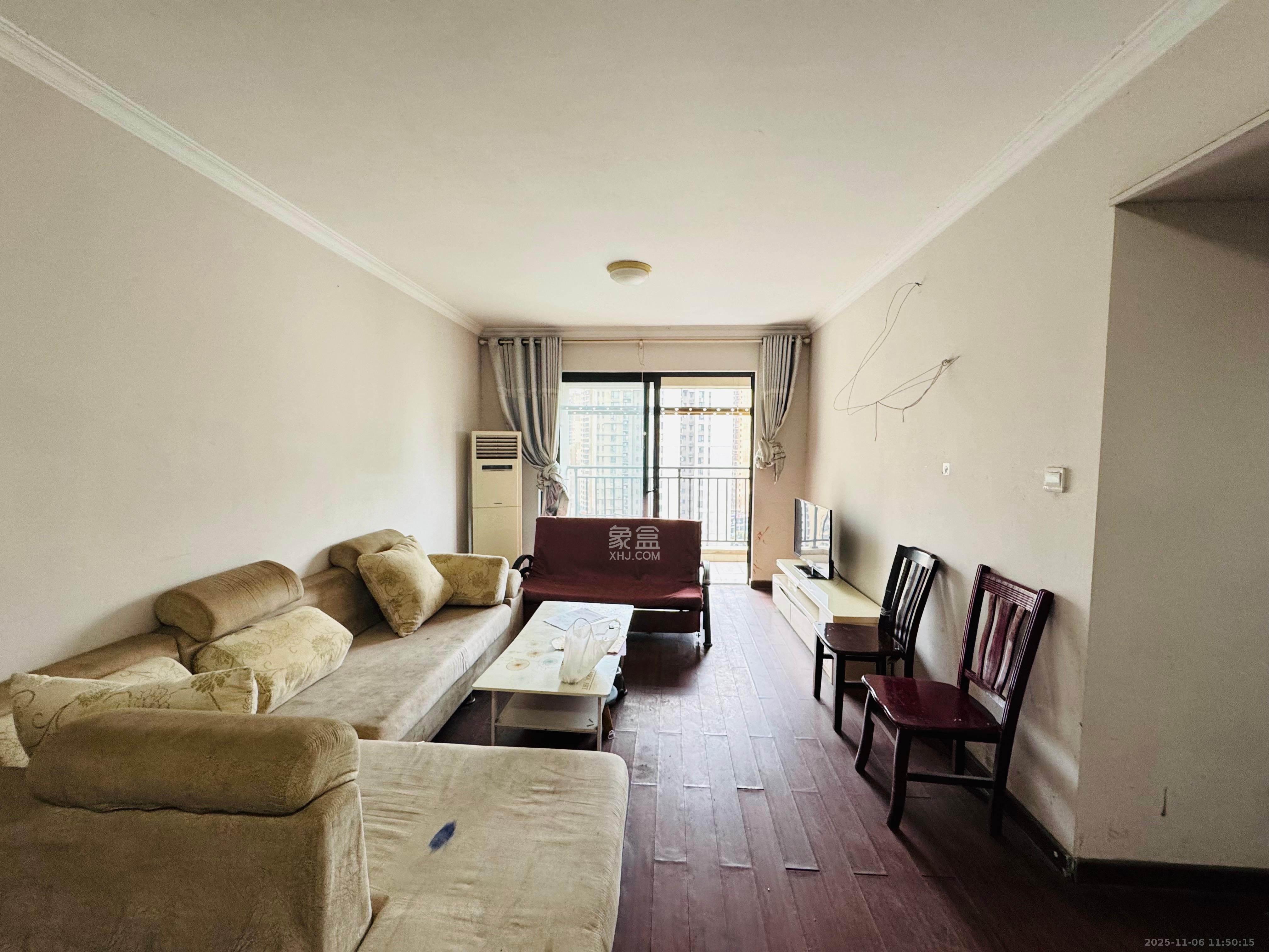 万科城市花园  3室2厅2卫    2400.0元/月室内图