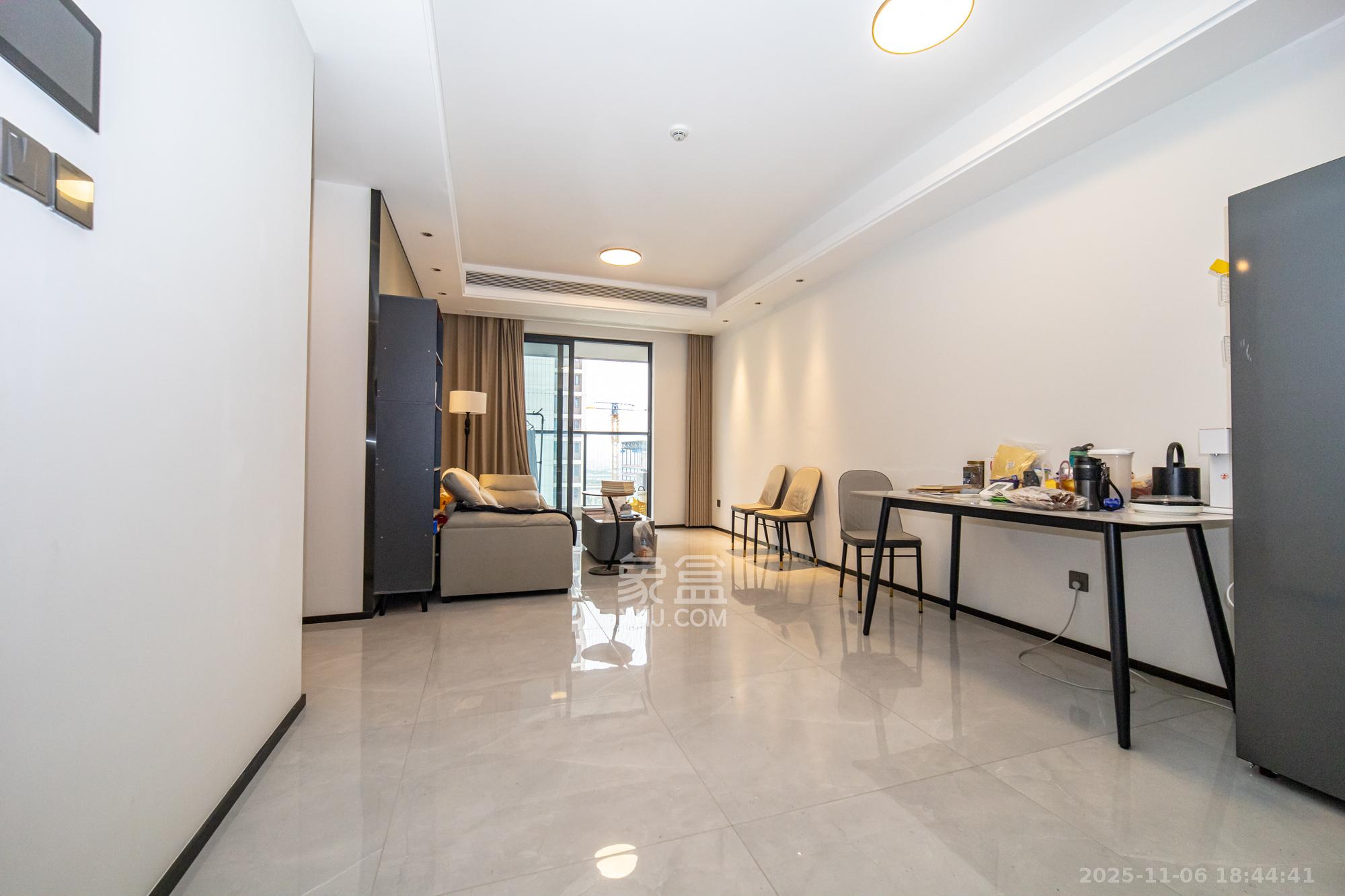 三一云谷  3室2厅2卫    110.0万客厅