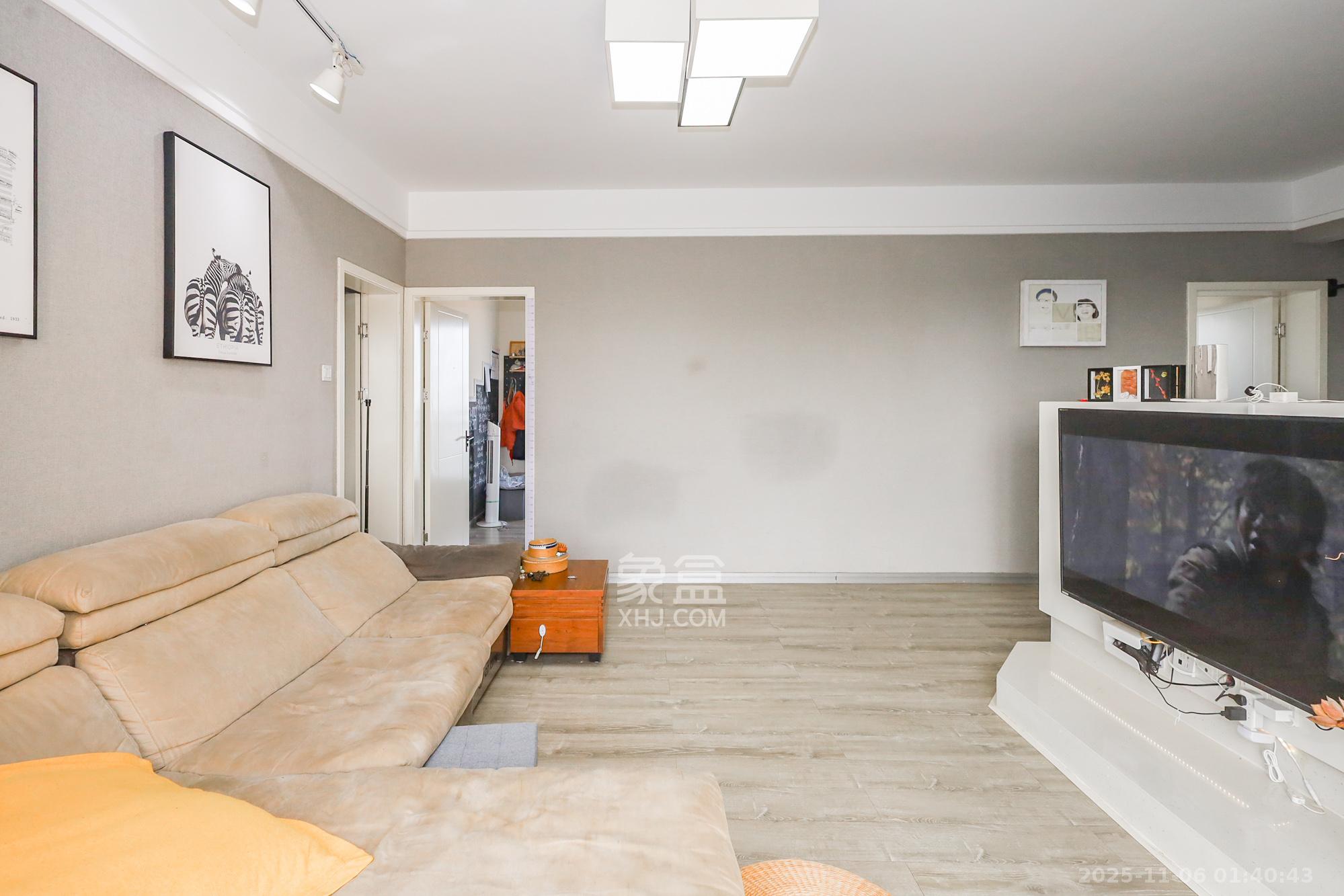 钰龙天下二期(钰龙佳园) 3室2厅2卫 270.0万 钰龙天下二期(钰龙佳园) 3室2厅2卫 270.0万客厅