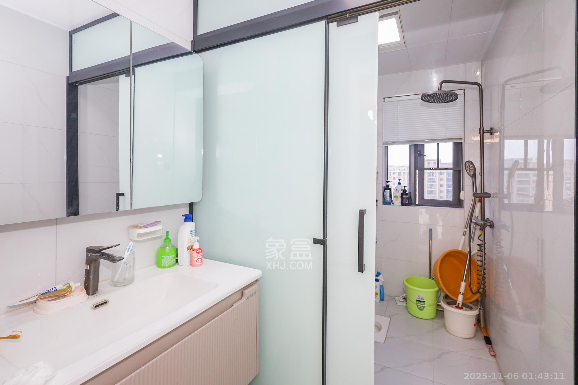 八方小区C区 4室2厅2卫 520.0万 八方小区C区 4室2厅2卫 520.0万卫生间