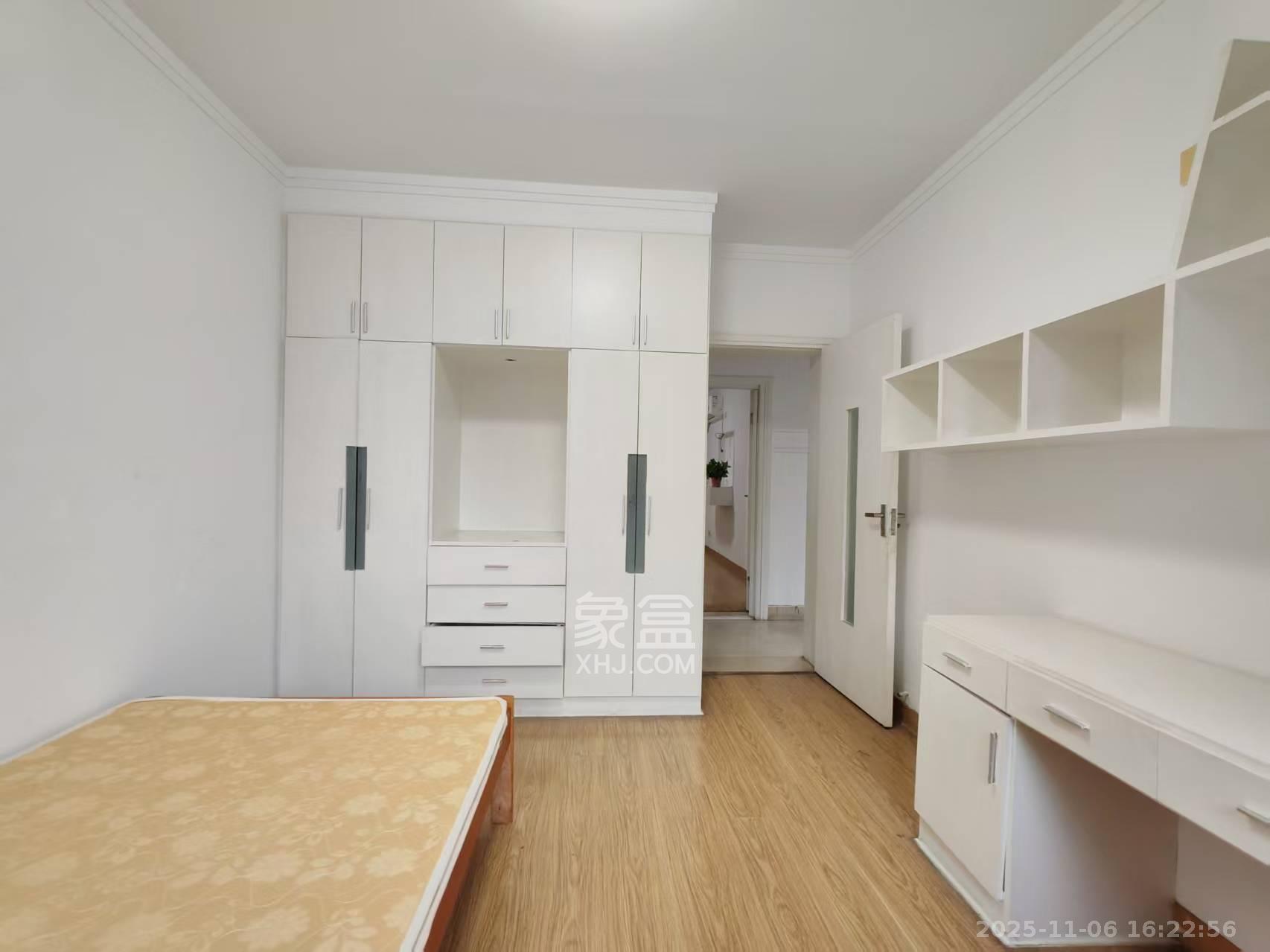 金湘北苑  1室2厅1卫    2200.0元/月室内图