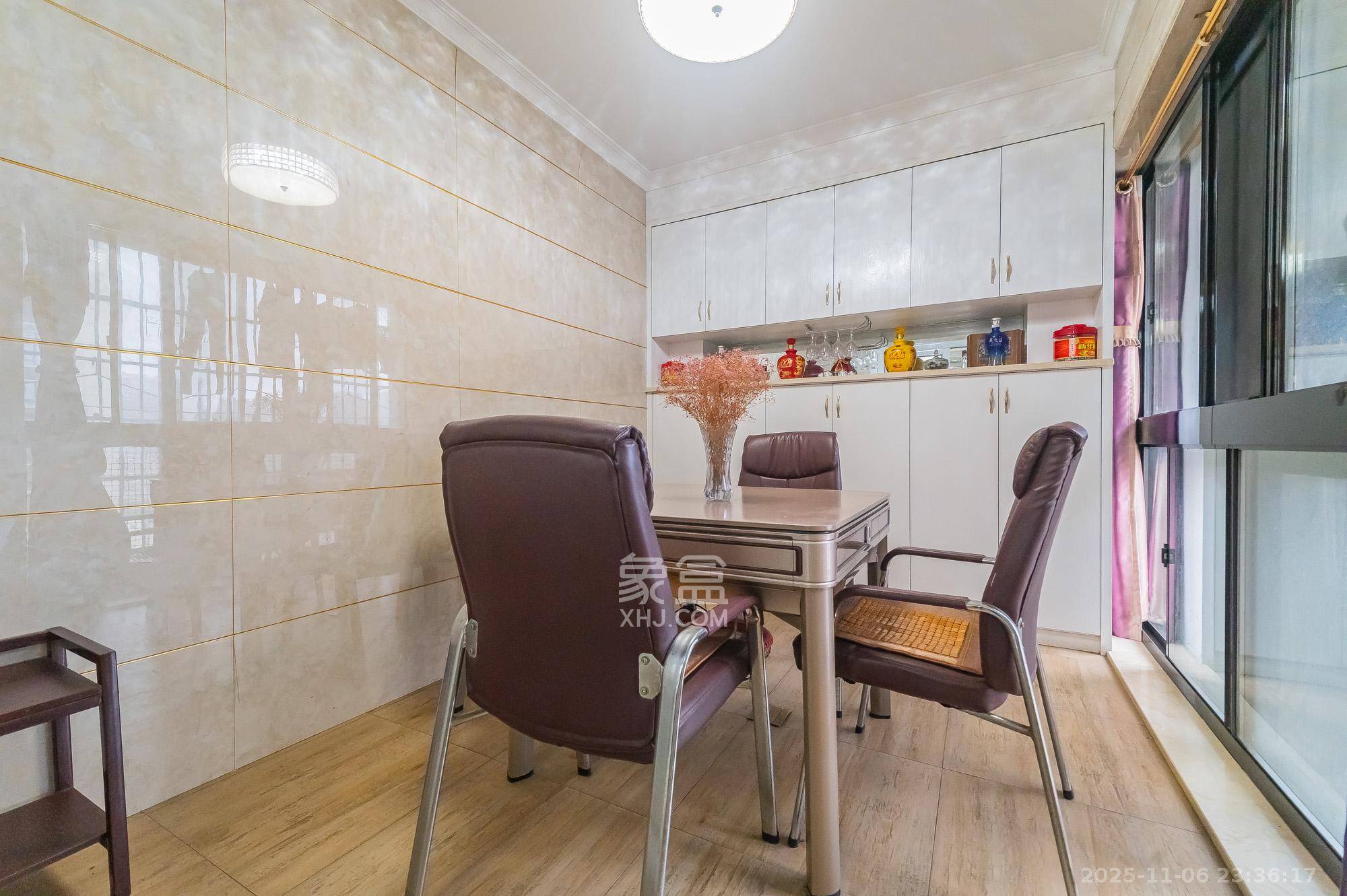 国泰九龙湾  4室2厅2卫    102.0万卧室