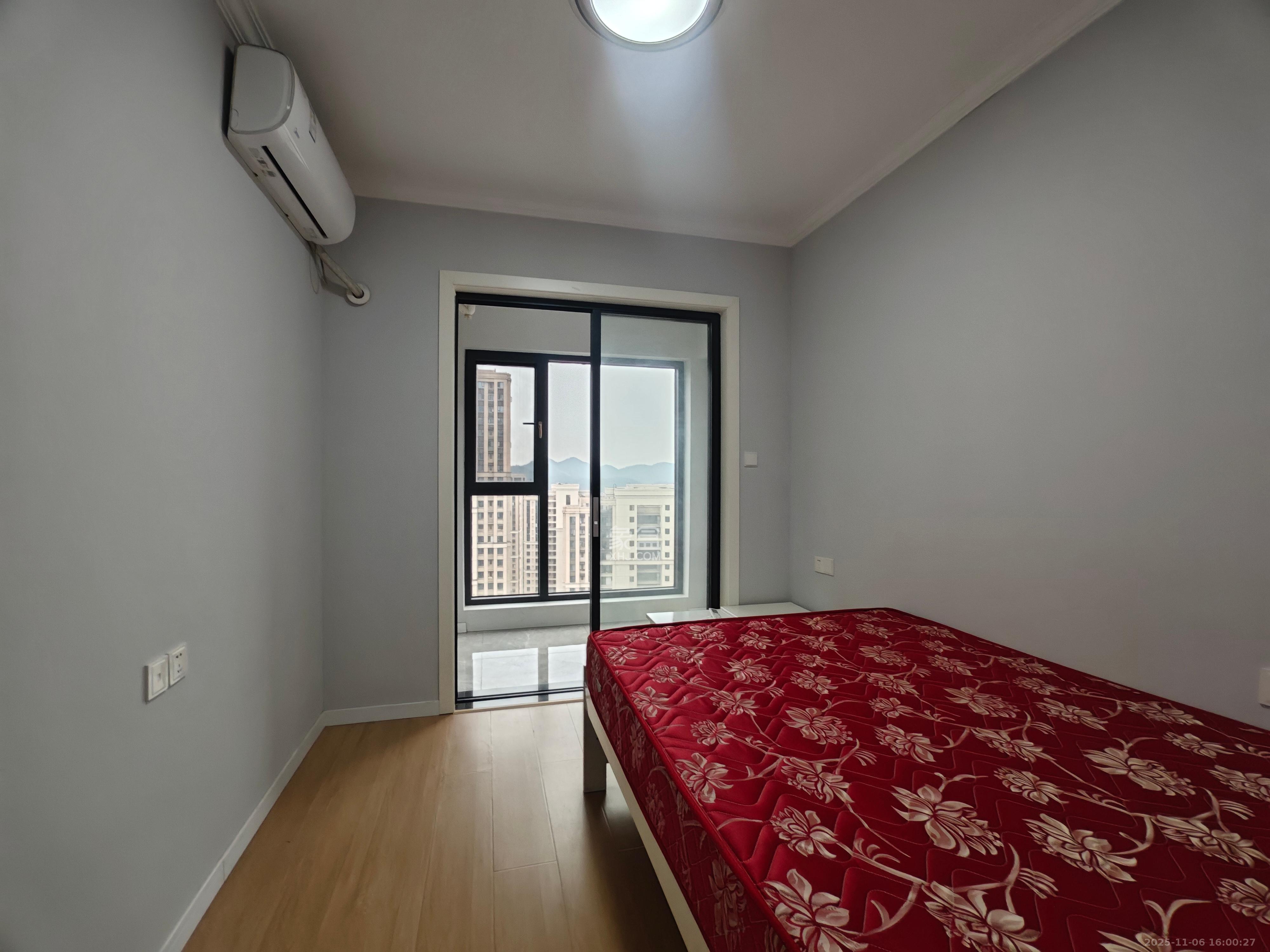 卓越浅水湾  3室2厅2卫    2500.0元/月室内图