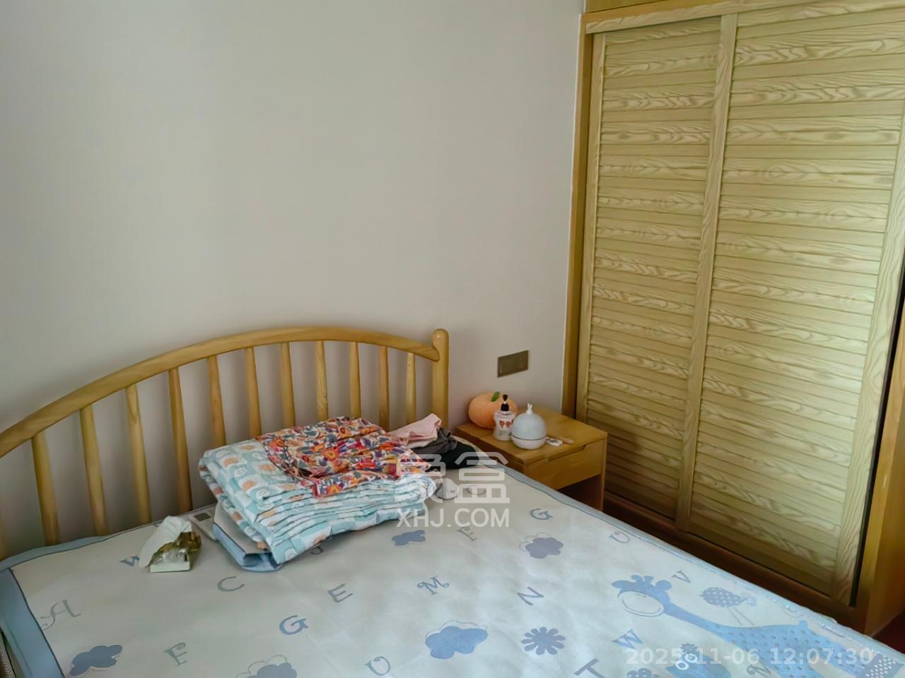 星湖湾一期高层  3室2厅2卫    2200.0元/月室内图