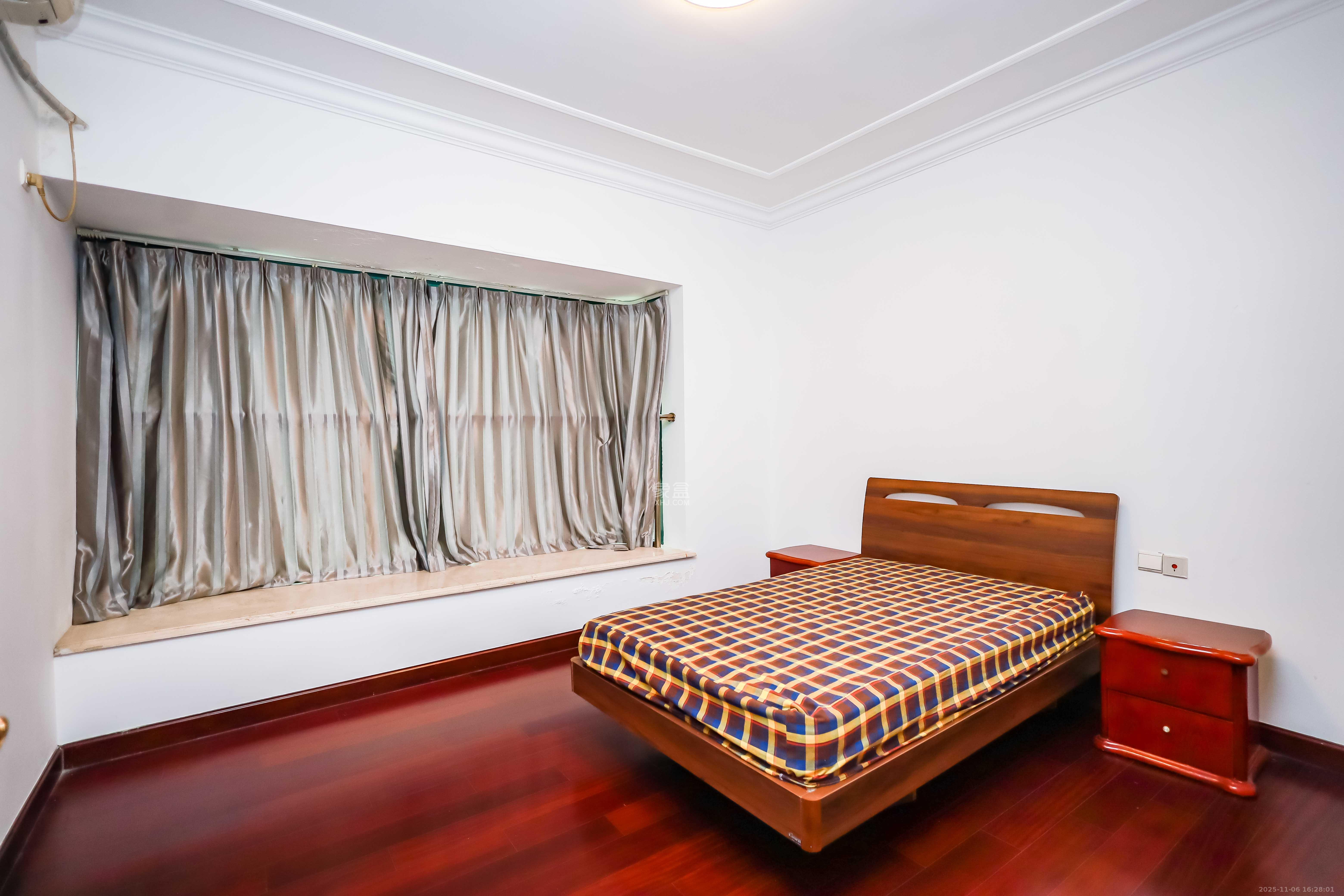 恒大华府  3室2厅1卫    128.0万卧室