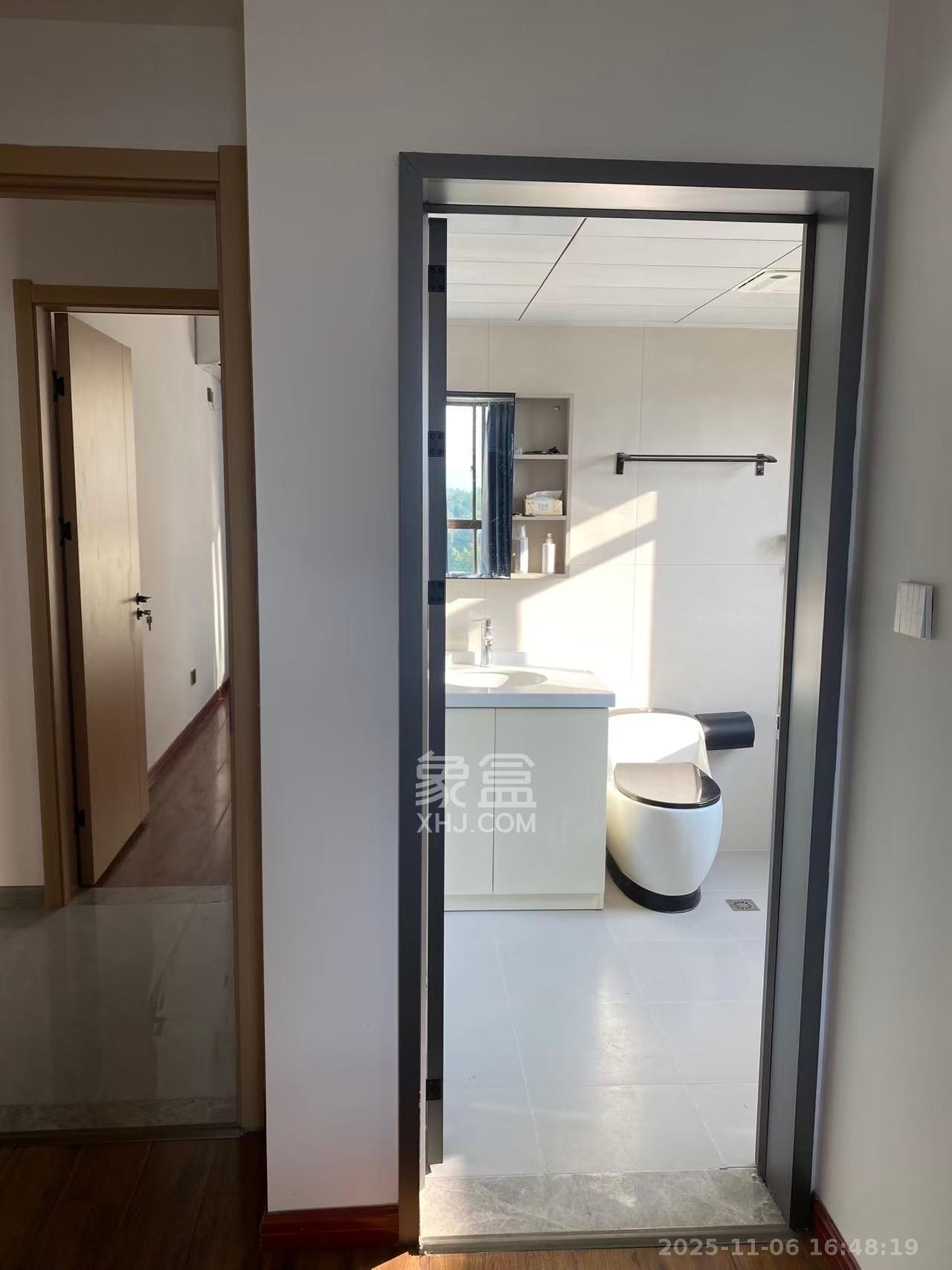 金色比华利  4室2厅2卫    1100.0元/月室内图