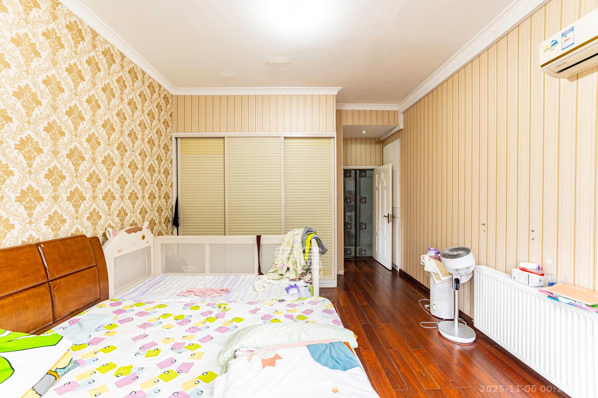 鹏基诺亚山林 5室2厅1卫 238.0万 鹏基诺亚山林 5室2厅1卫 238.0万卧室