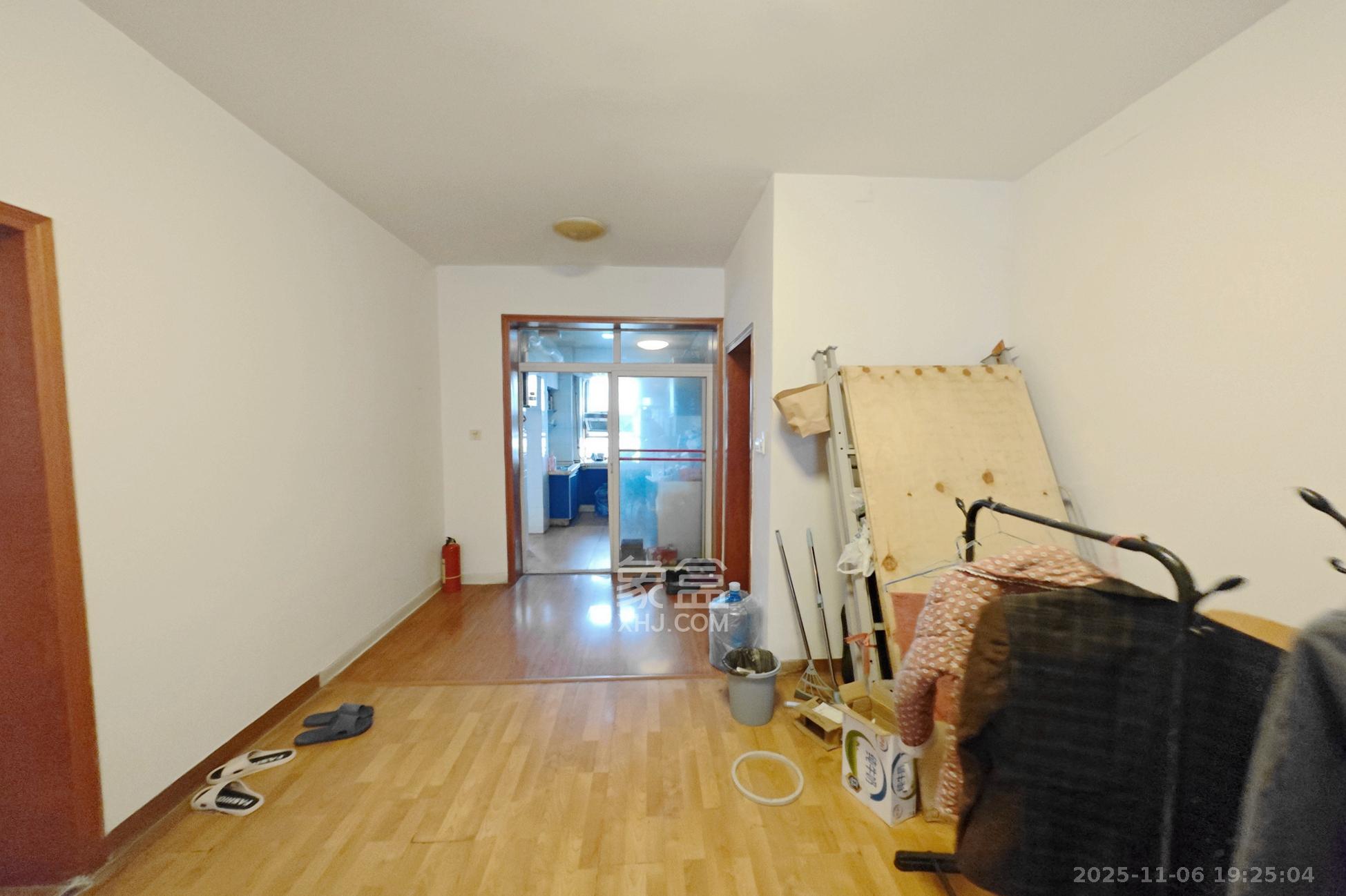 东塘电信宿舍  3室2厅1卫    48.0万客厅