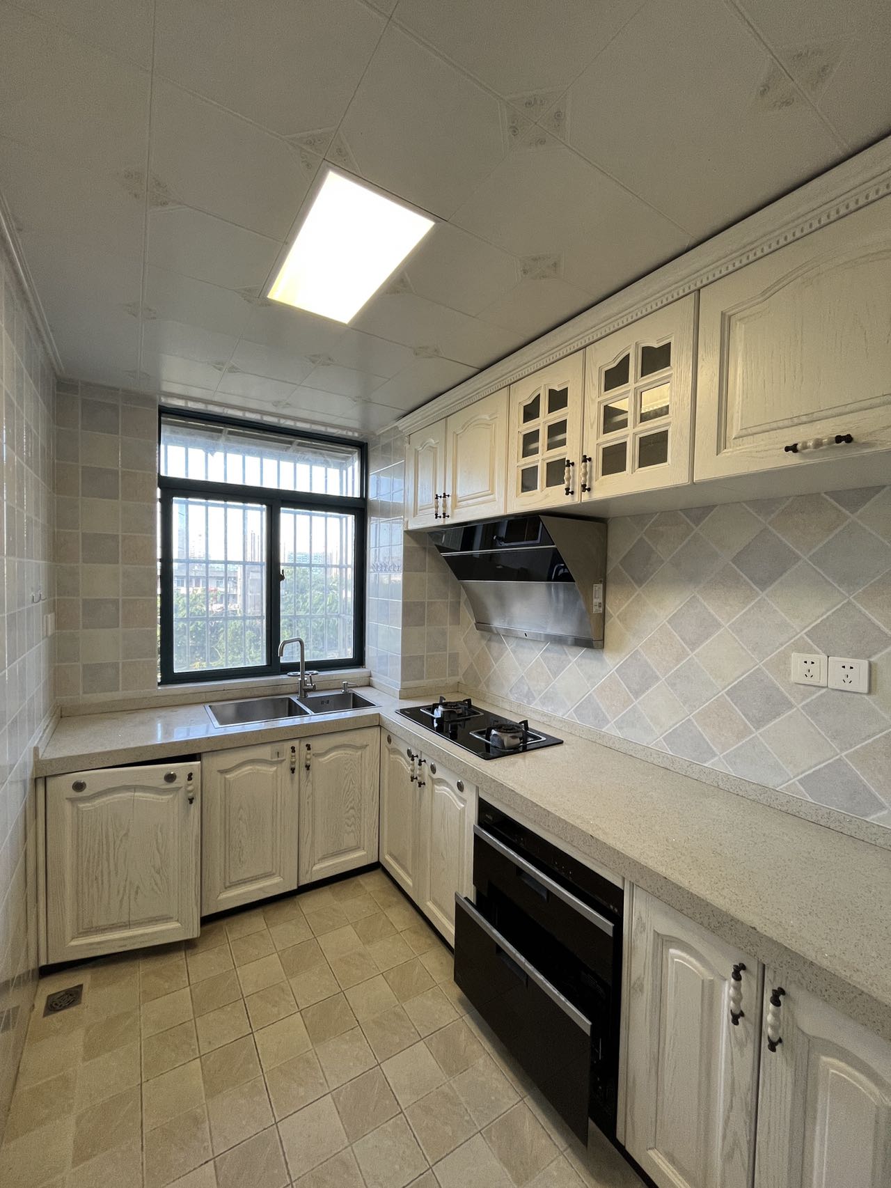 鑫元中公寓  2室2厅1卫    2500.0元/月室内图