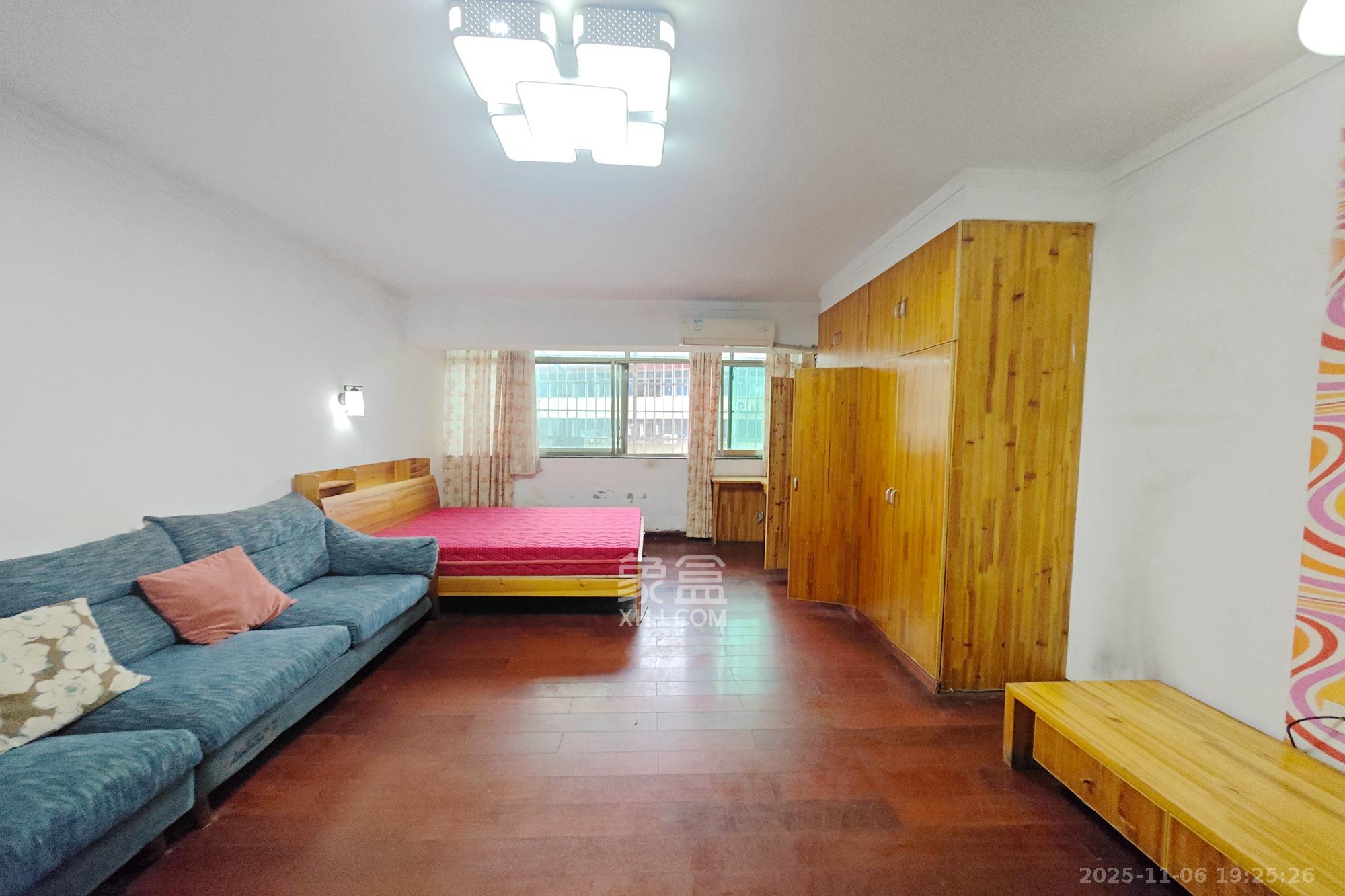 QQ生活馆 1室1厅1卫 23.5万 QQ生活馆 1室1厅1卫 23.5万卧室