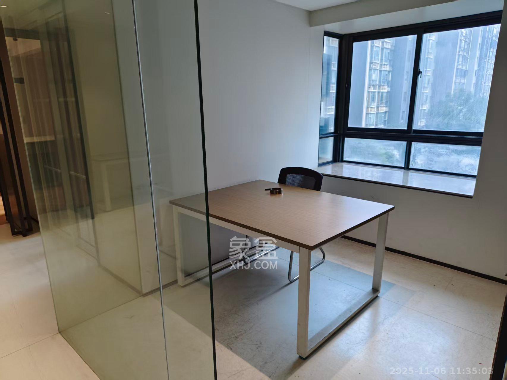 华城广场  1室2厅1卫    12500.0元/月室内图