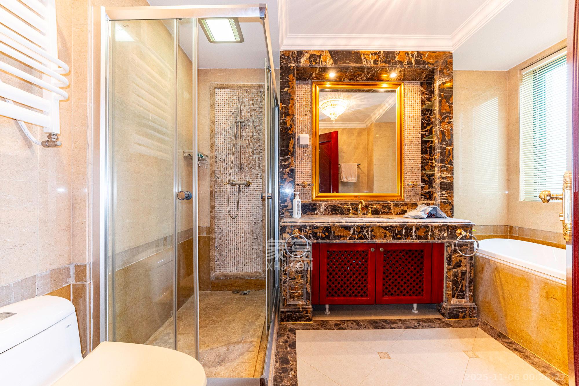 恒大雅苑  4室2厅3卫    200.0万卫生间