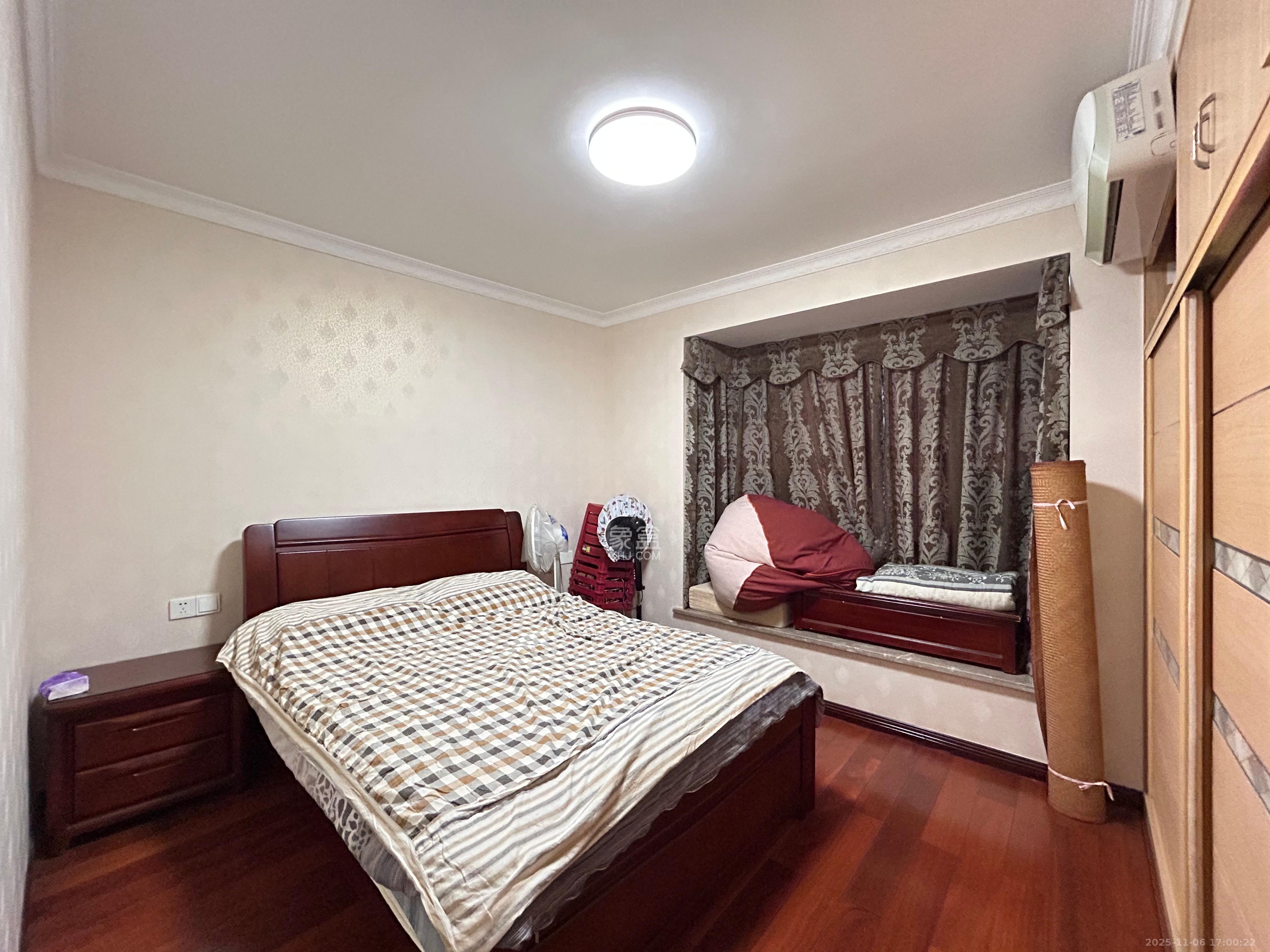 西子花苑  3室2厅2卫    3500.0元/月室内图