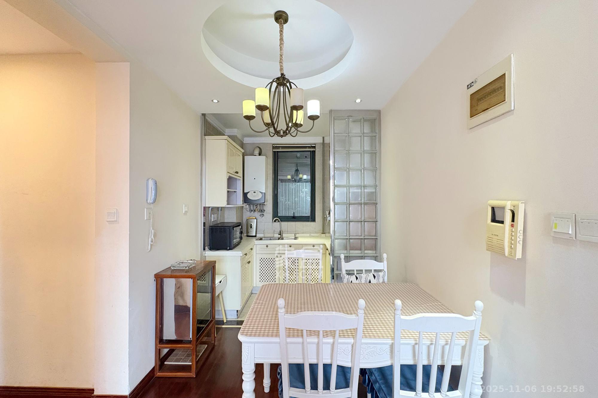 中天广场  3室2厅1卫    116.0万客厅