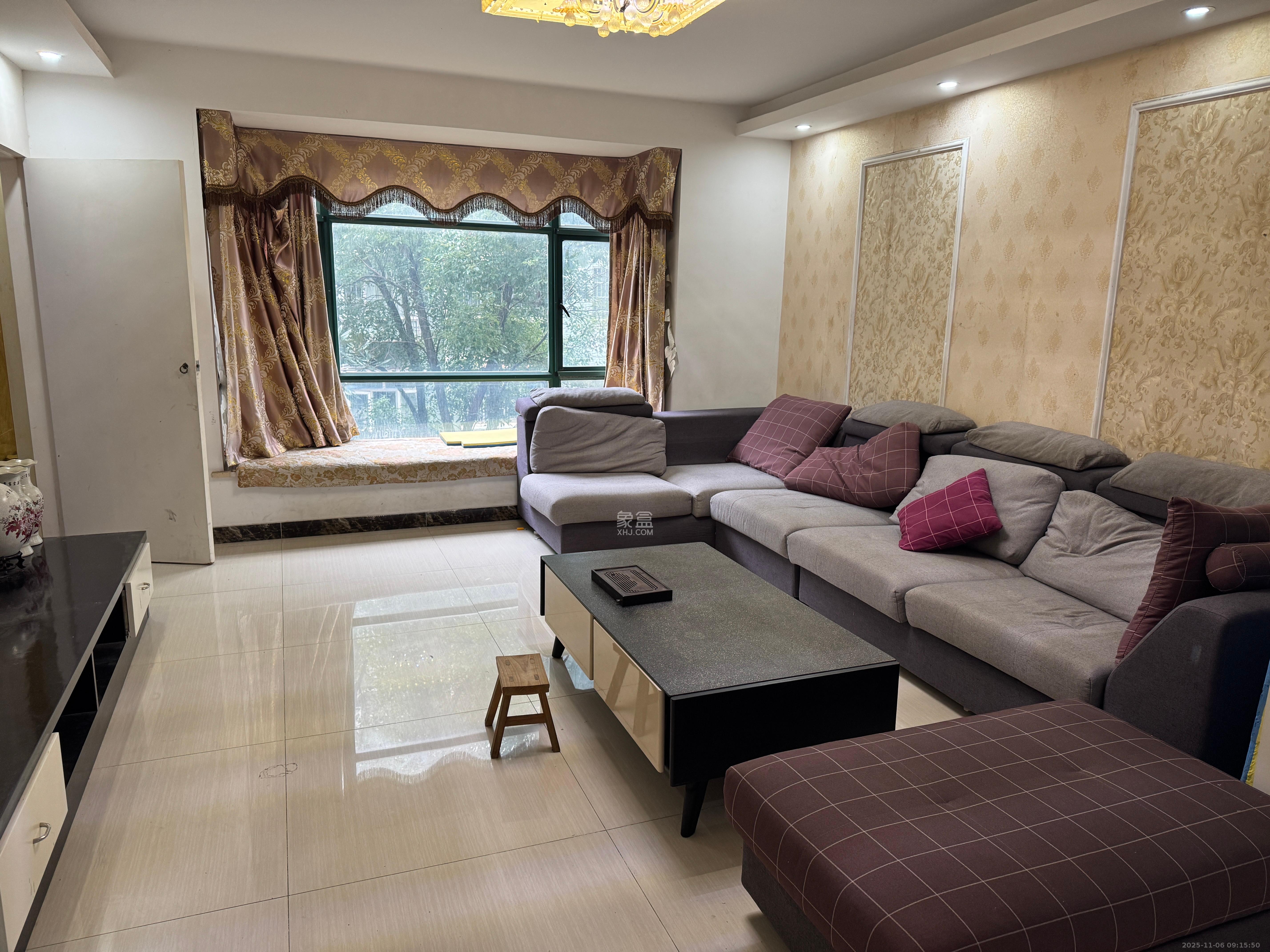 富景园  3室2厅2卫    2600.0元/月