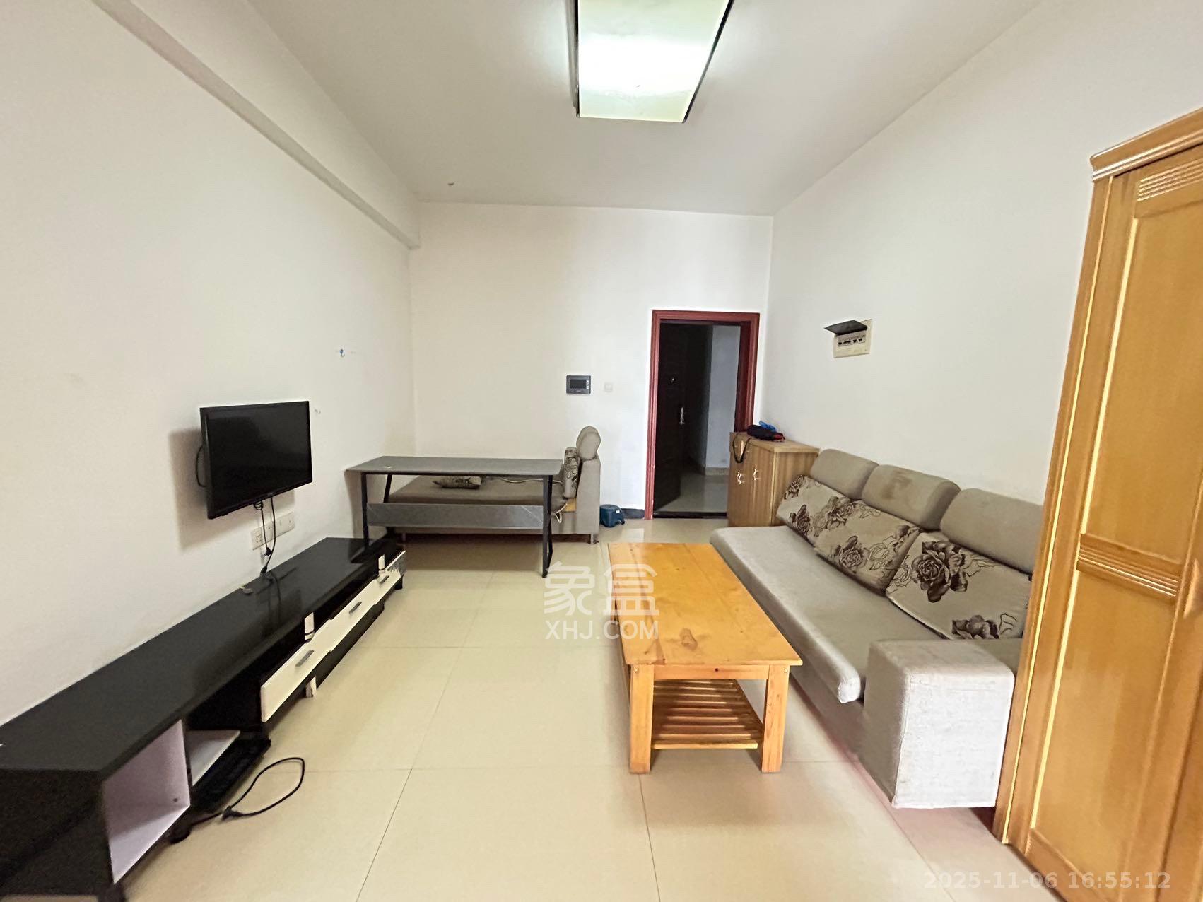 地华梅溪湖畔  1室1厅1卫    2000.0元/月