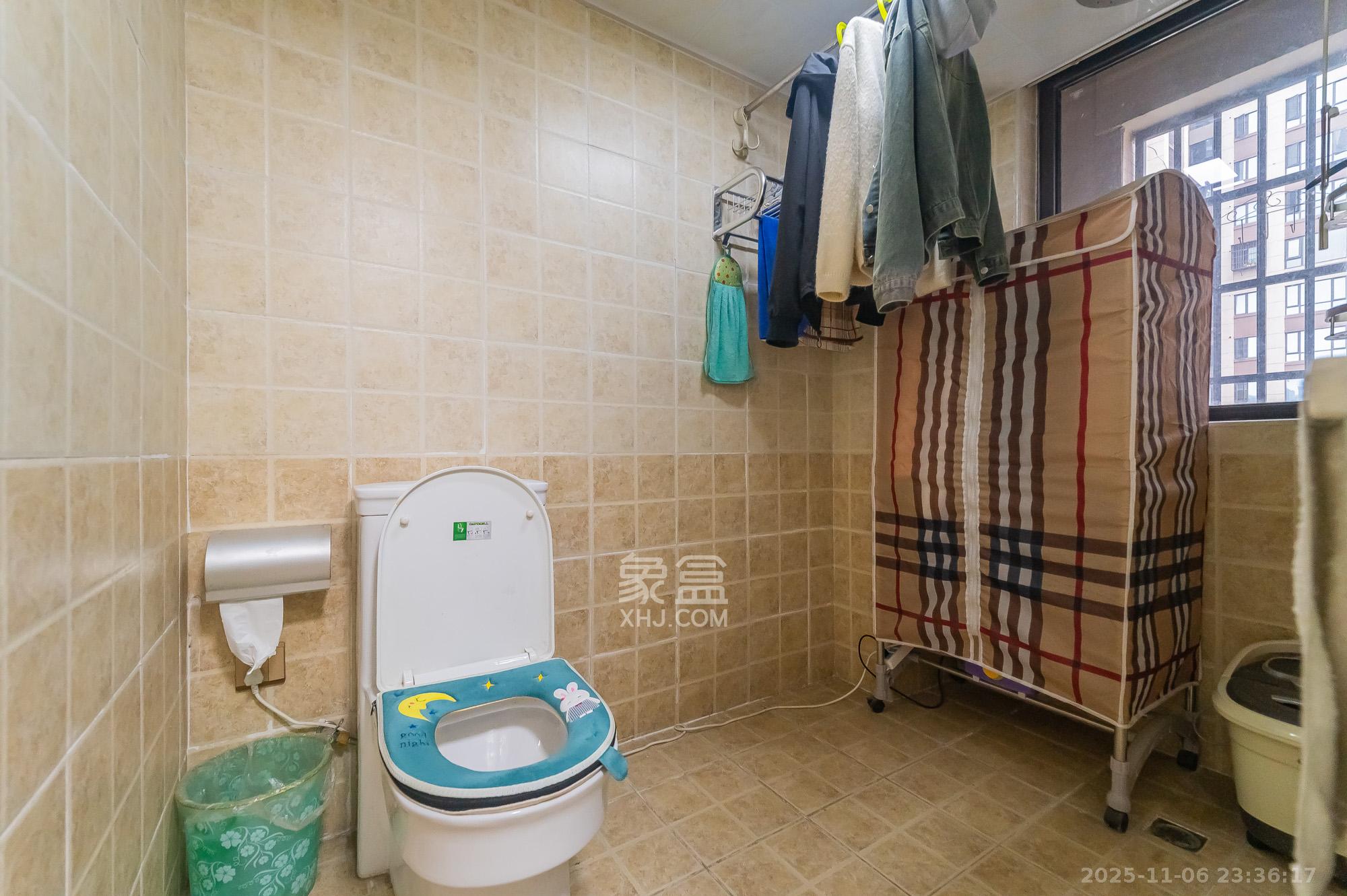 国泰九龙湾  4室2厅2卫    102.0万卫生间