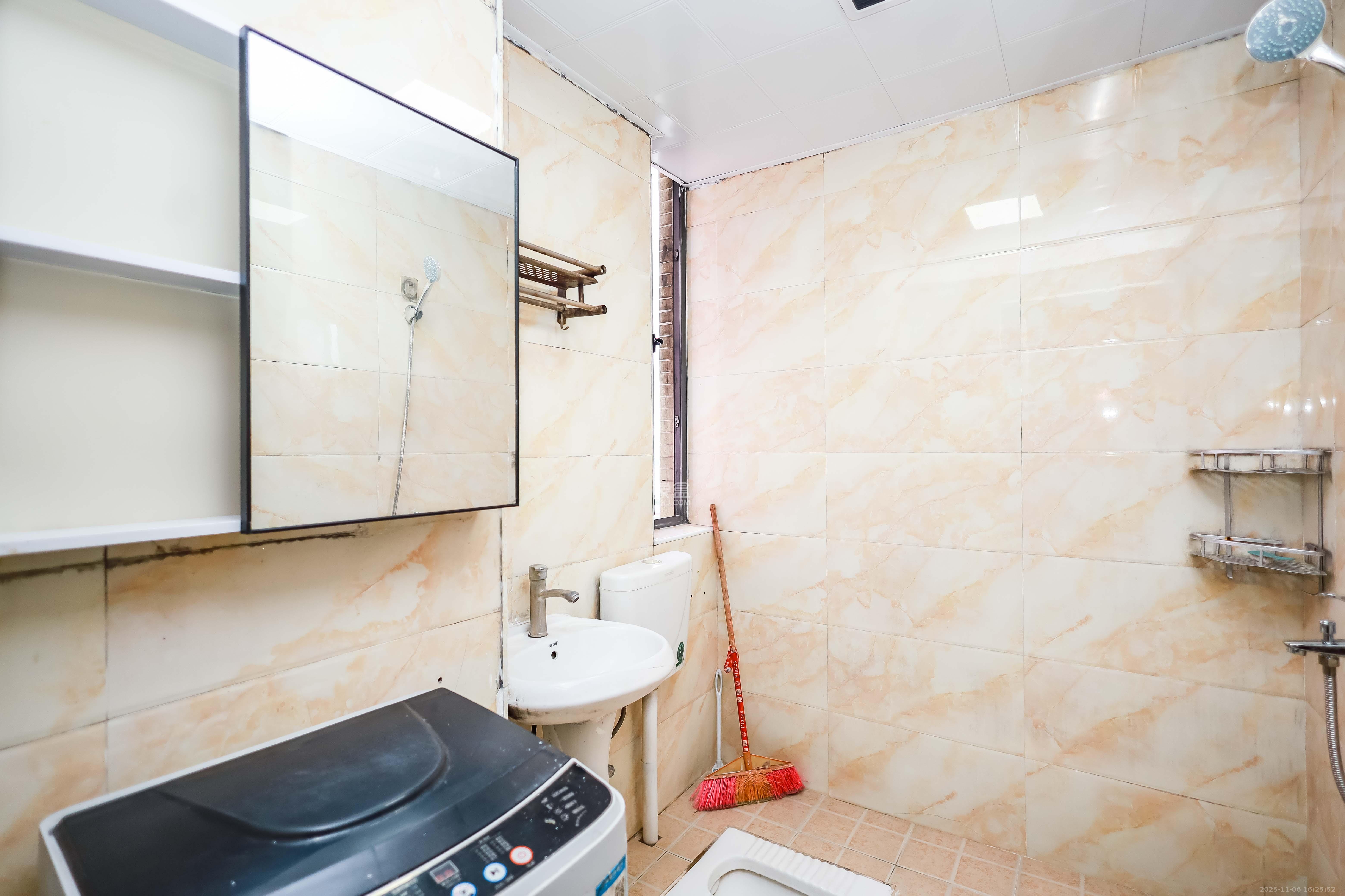 盛世耀凯  3室2厅1卫    72.0万卫生间