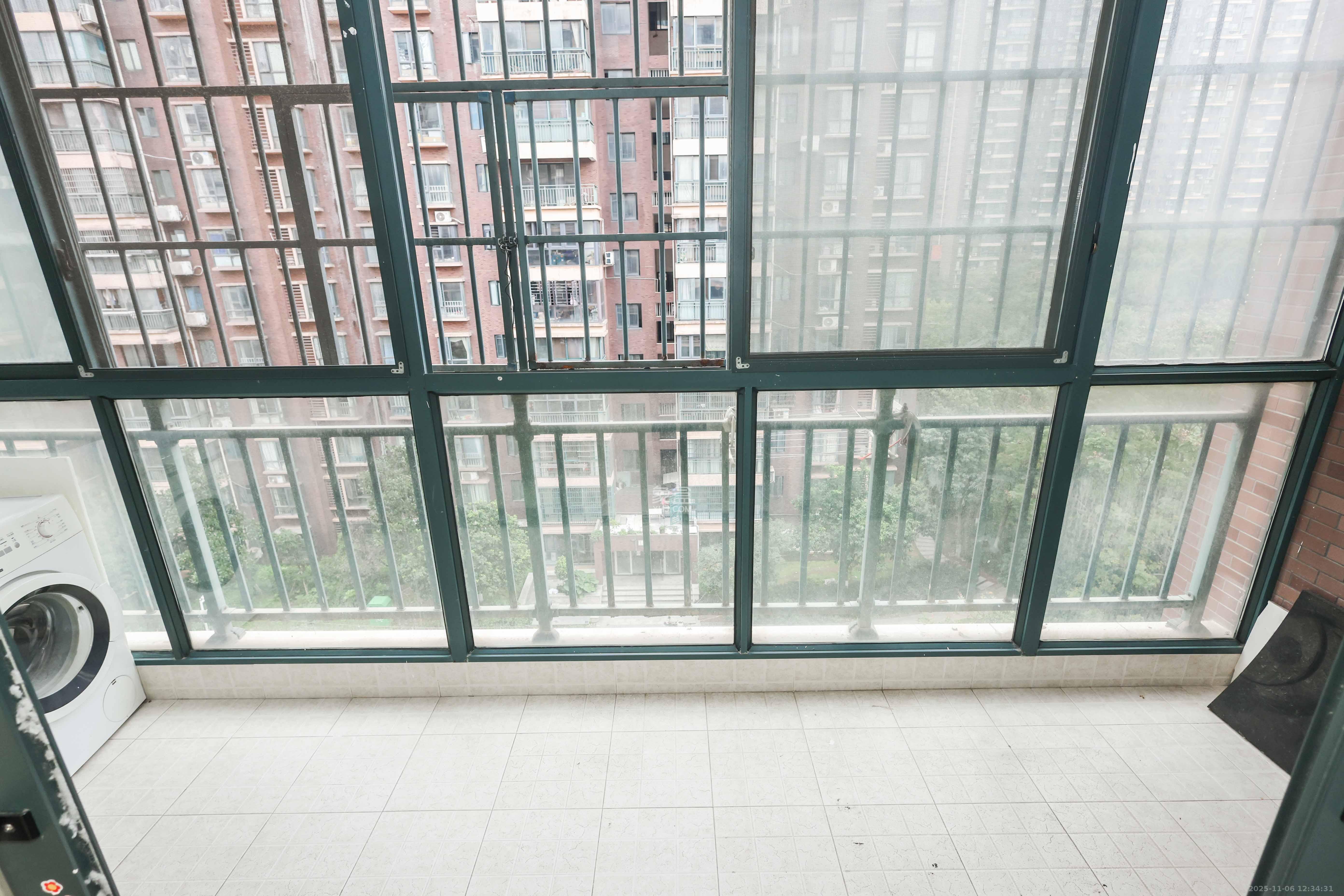 麓谷公馆(涉外国际公馆) 2室2厅2卫 60.0万 麓谷公馆(涉外国际公馆) 2室2厅2卫 60.0万阳台