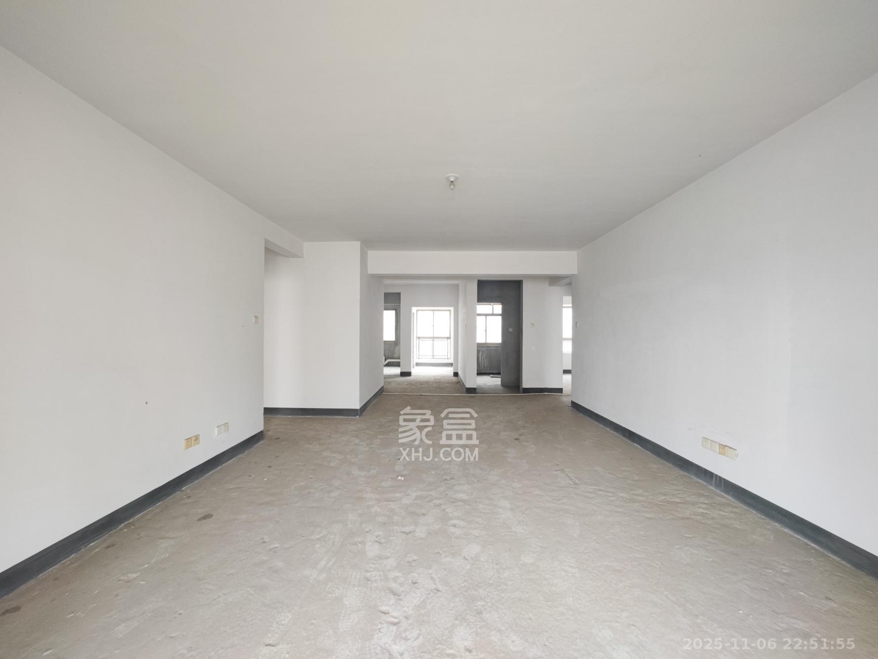 中天瑞景  5室2厅2卫    144.0万