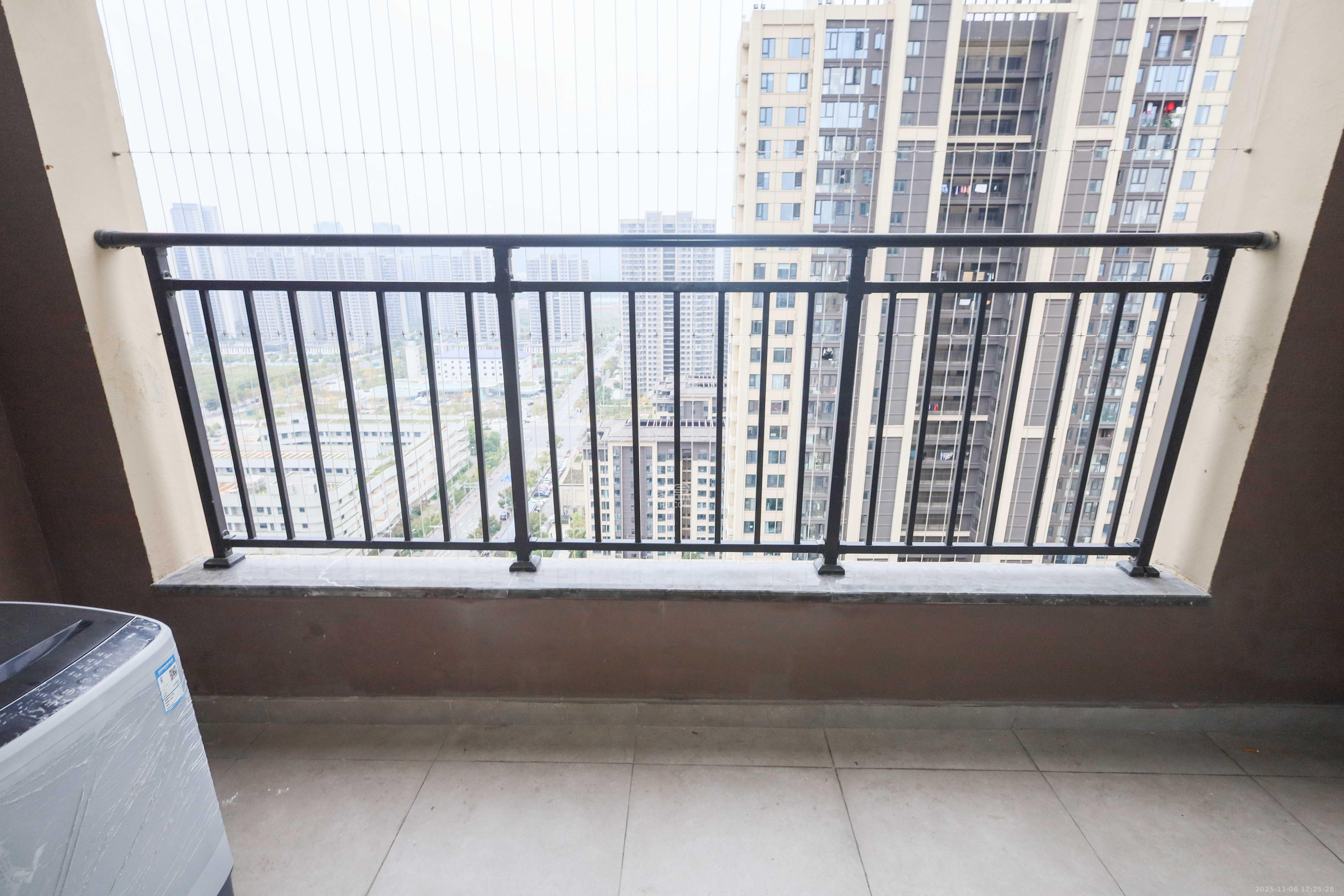 越秀亲爱里  3室2厅2卫    99.0万阳台