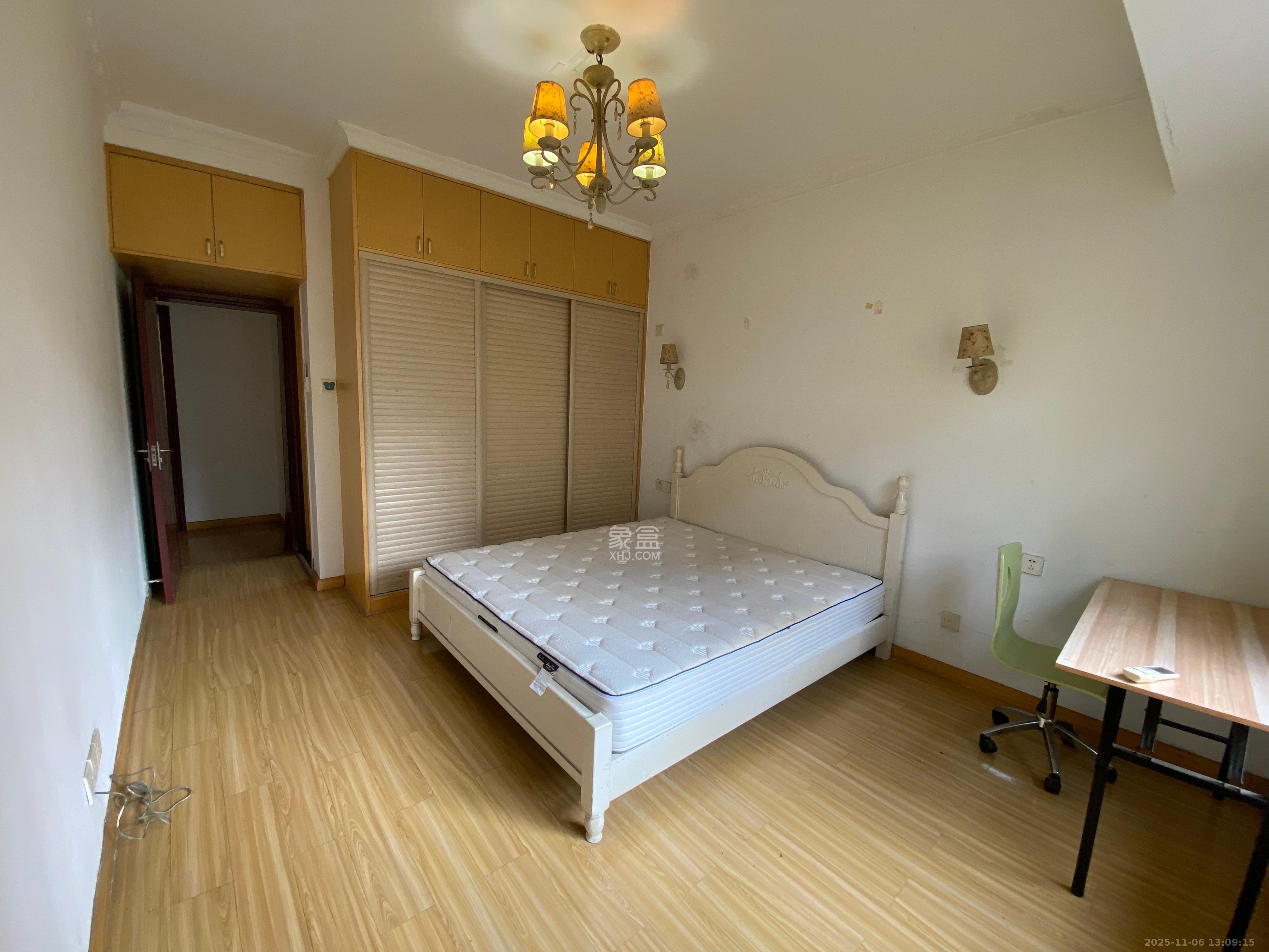 山水湾 3室2厅2卫 1700.0元/月 山水湾 3室2厅2卫 1700.0元/月室内图