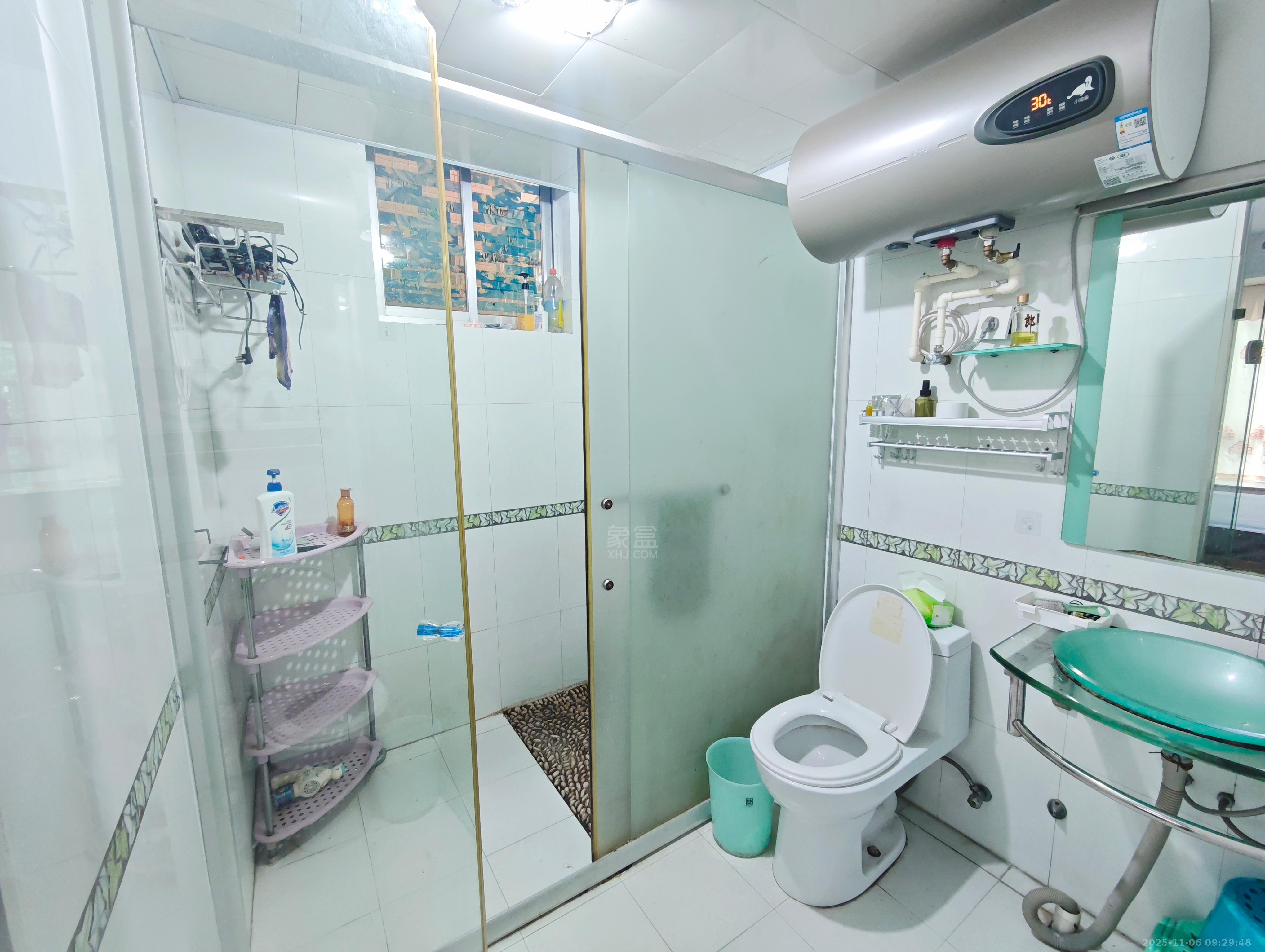 四季花园  3室2厅2卫    1600.0元/月室内图