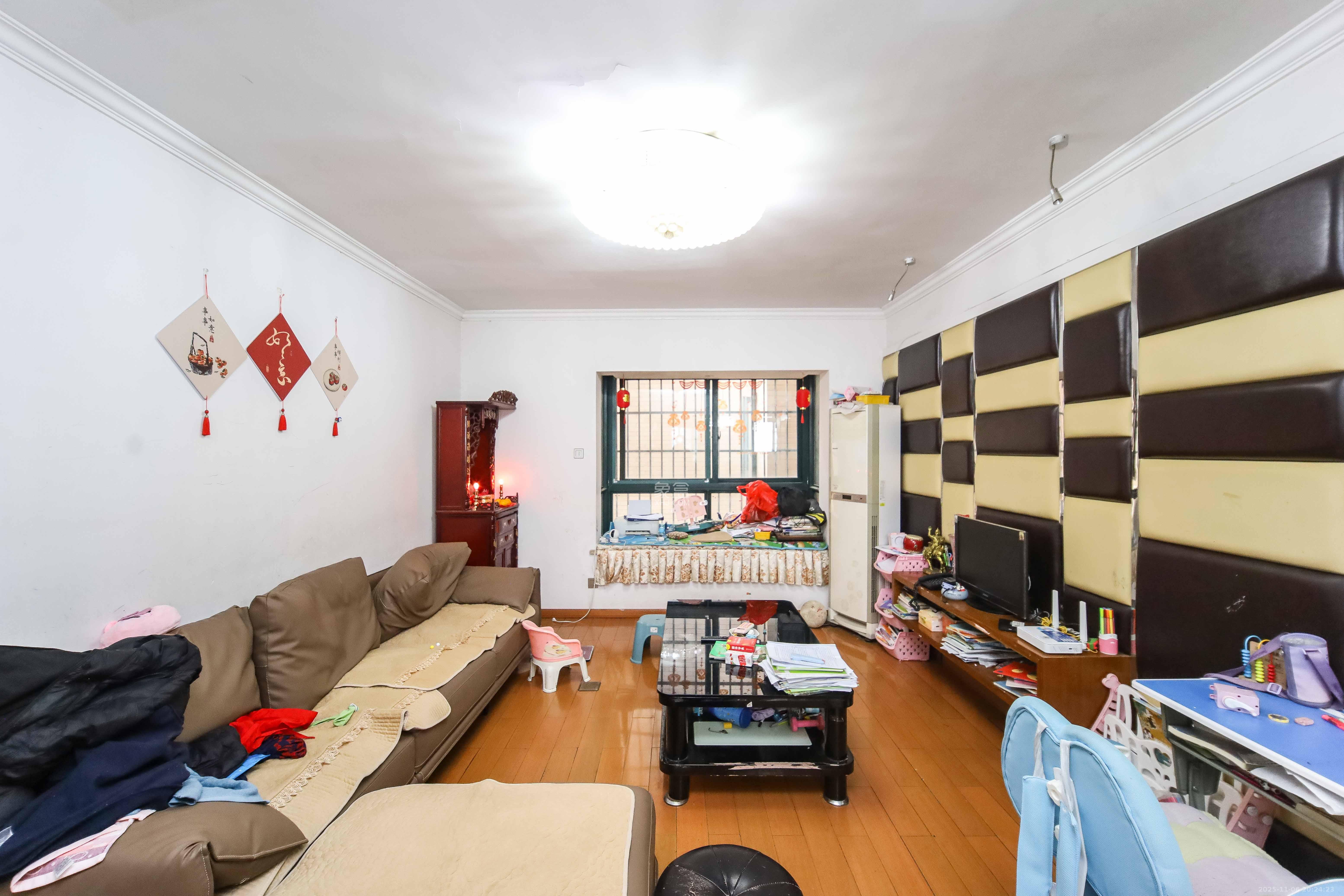 东玺门  3室2厅2卫    98.0万