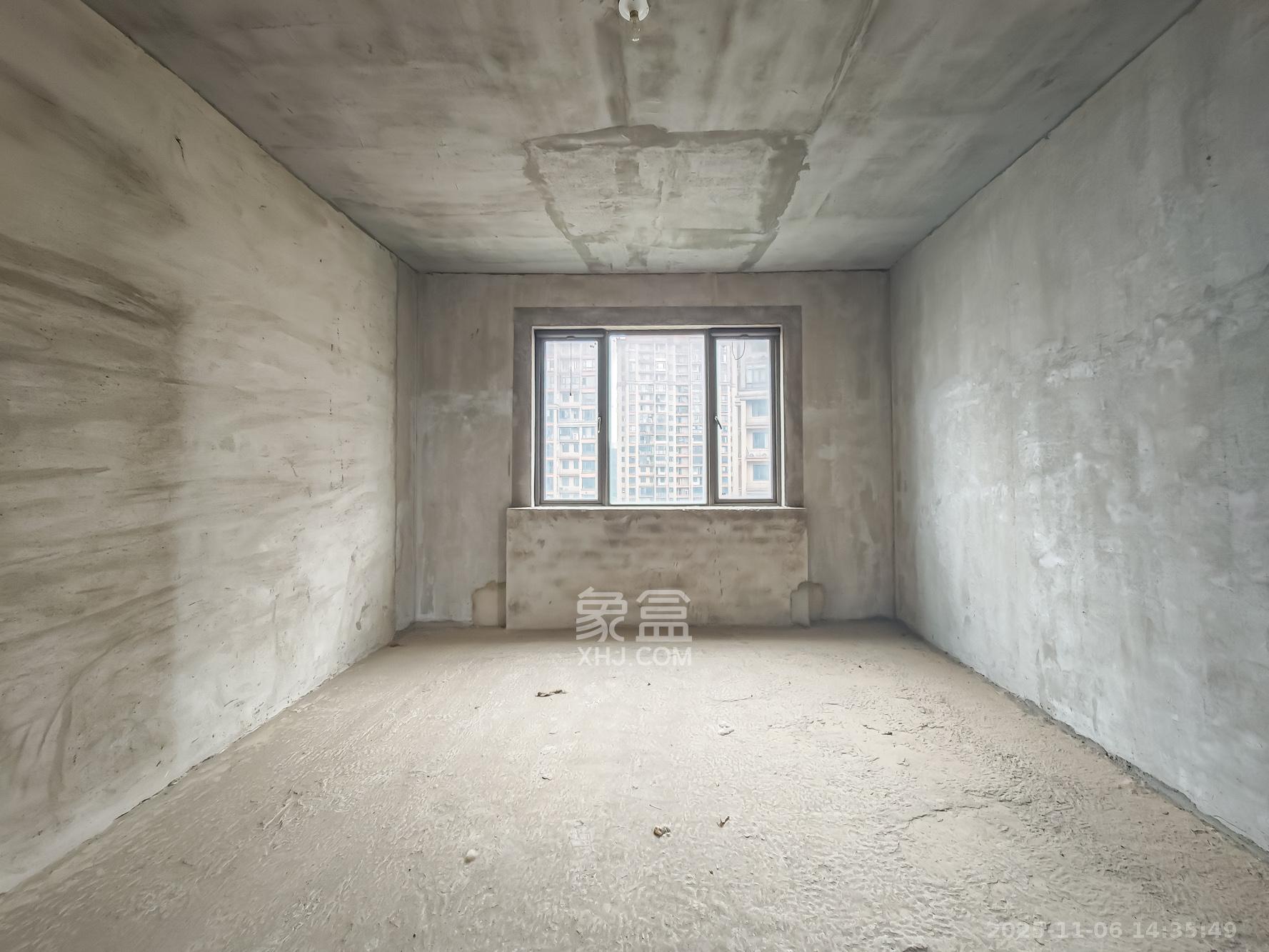 湘诚德峰小区C区  5室2厅2卫    115.0万卧室