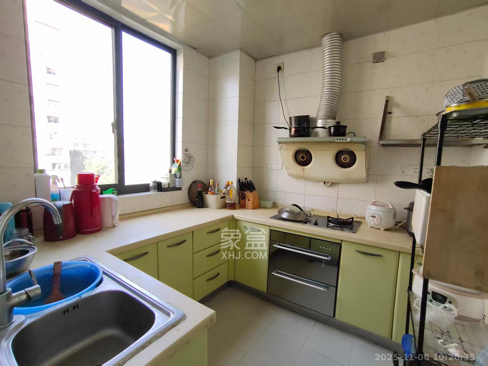 阳光100一期、四五期 4室2厅2卫 2800.0元/月 阳光100一期、四五期 4室2厅2卫 2800.0元/月室内图