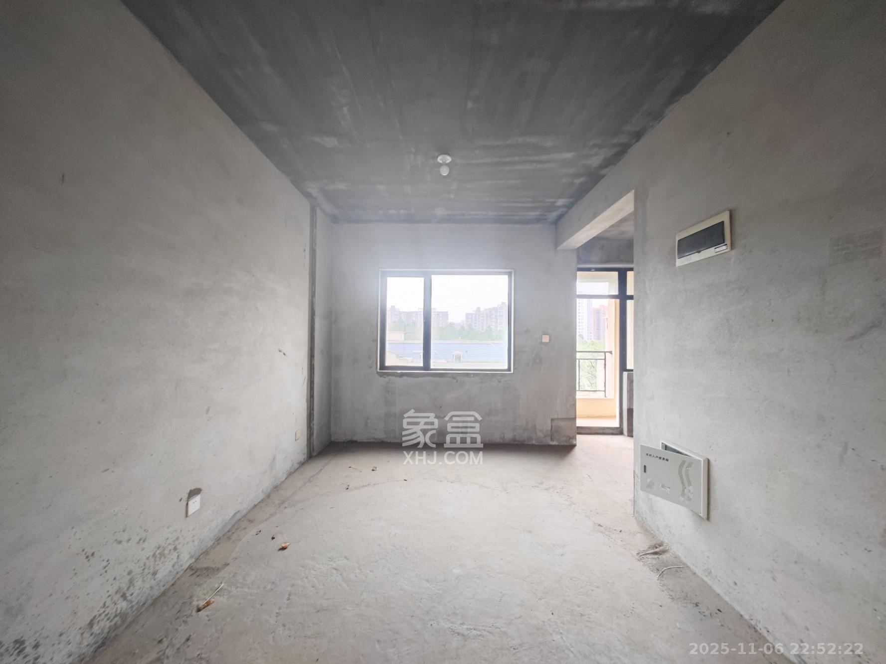 五矿万境园  4室2厅2卫    175.0万其他