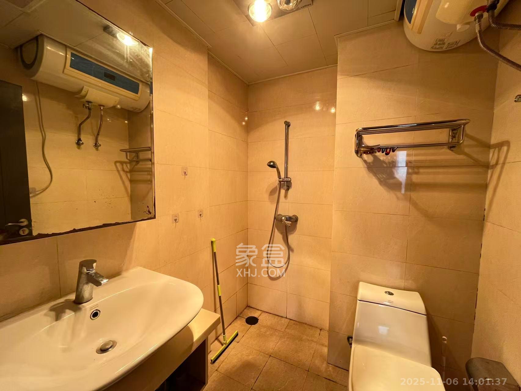 阳光100三期  3室2厅2卫    2500.0元/月室内图