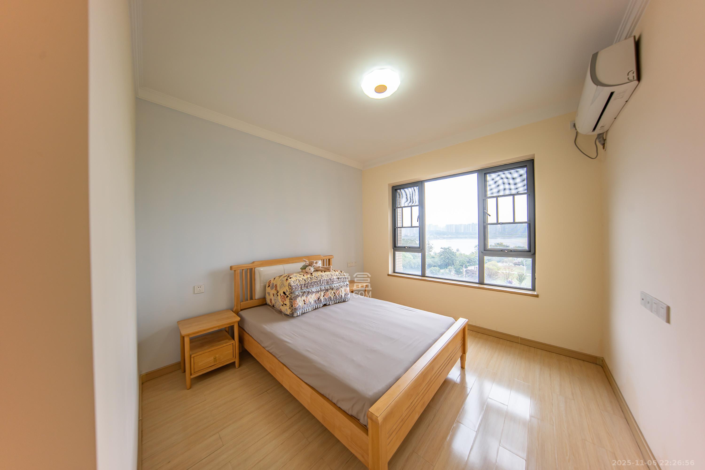 兰亭湾畔  3室2厅2卫    135.0万卧室