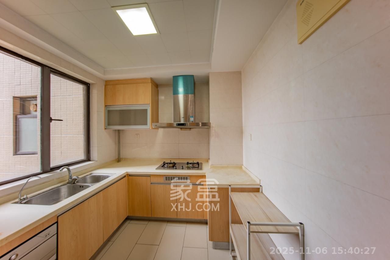 中海国际三期 3室2厅2卫 2100.0元/月 中海国际三期 3室2厅2卫 2100.0元/月室内图