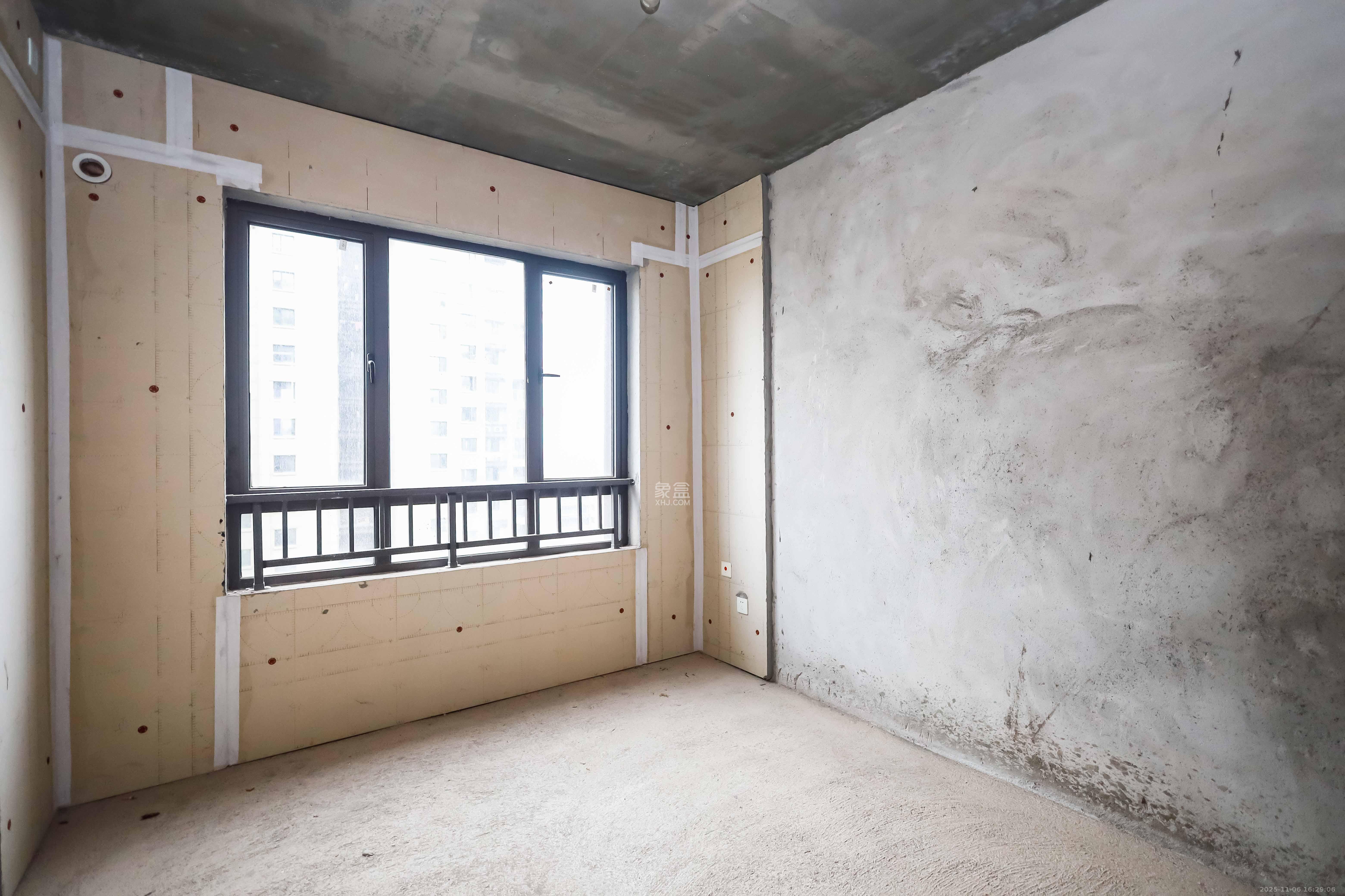 通号岭绣苑  3室2厅1卫    65.0万卧室