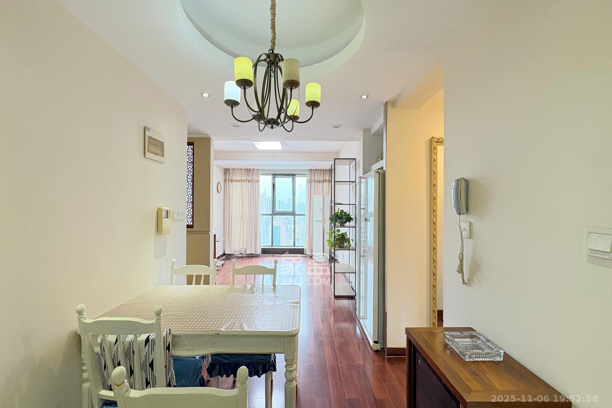 中天广场  3室2厅1卫    116.0万客厅