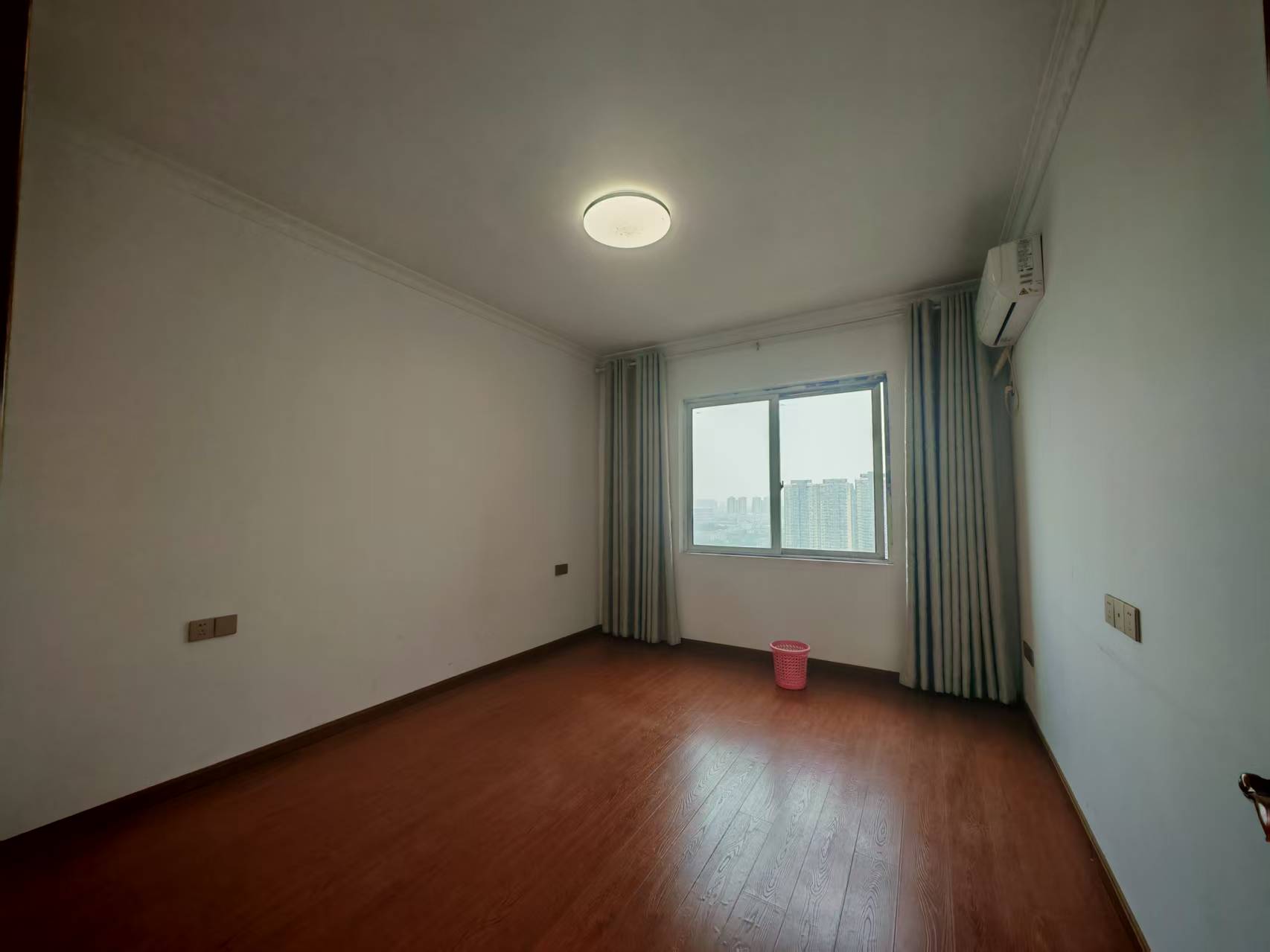 福泽大厦  3室2厅2卫    1800.0元/月室内图