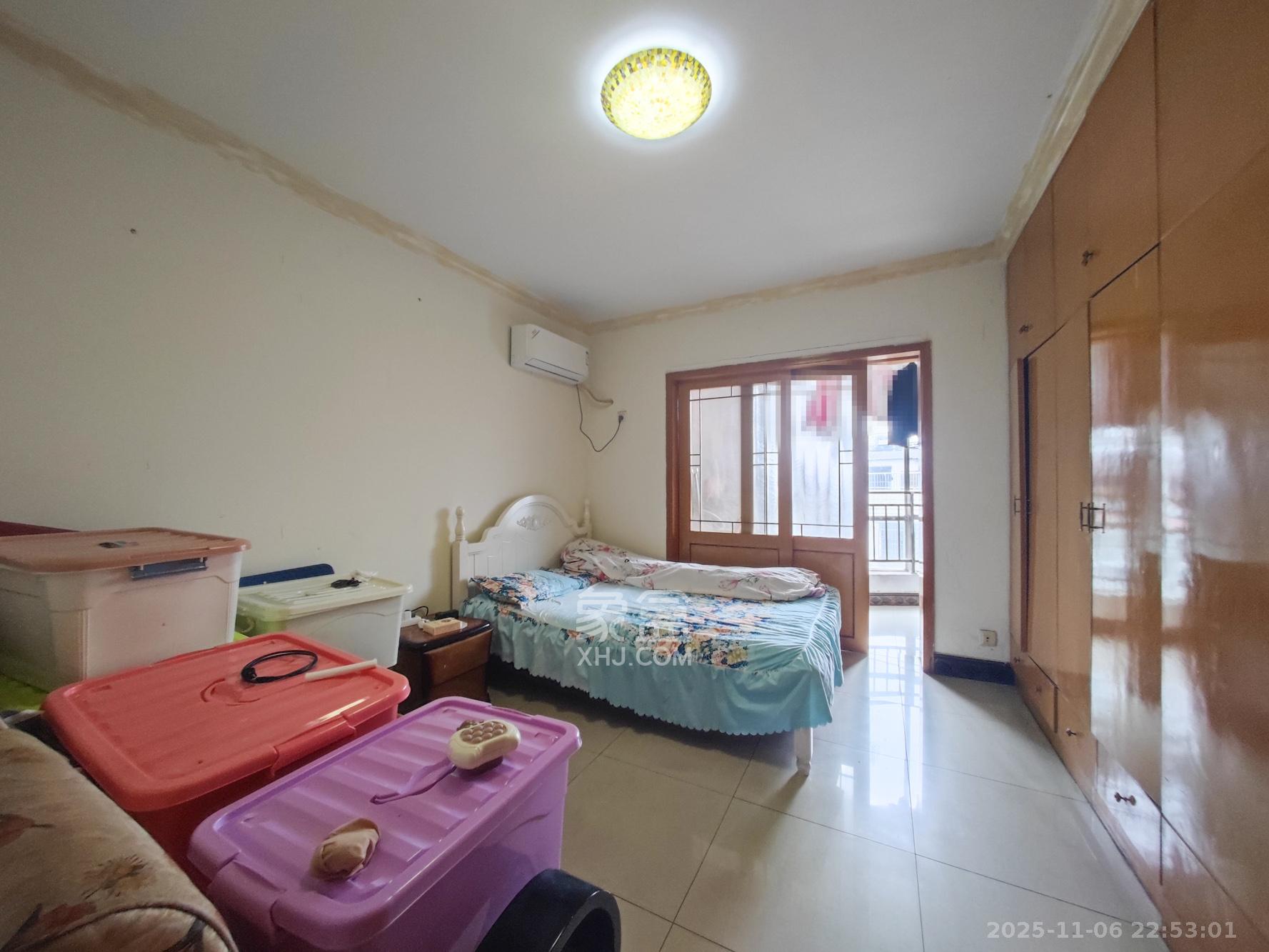 红星商贸城 3室2厅2卫 50.0万 红星商贸城 3室2厅2卫 50.0万卧室